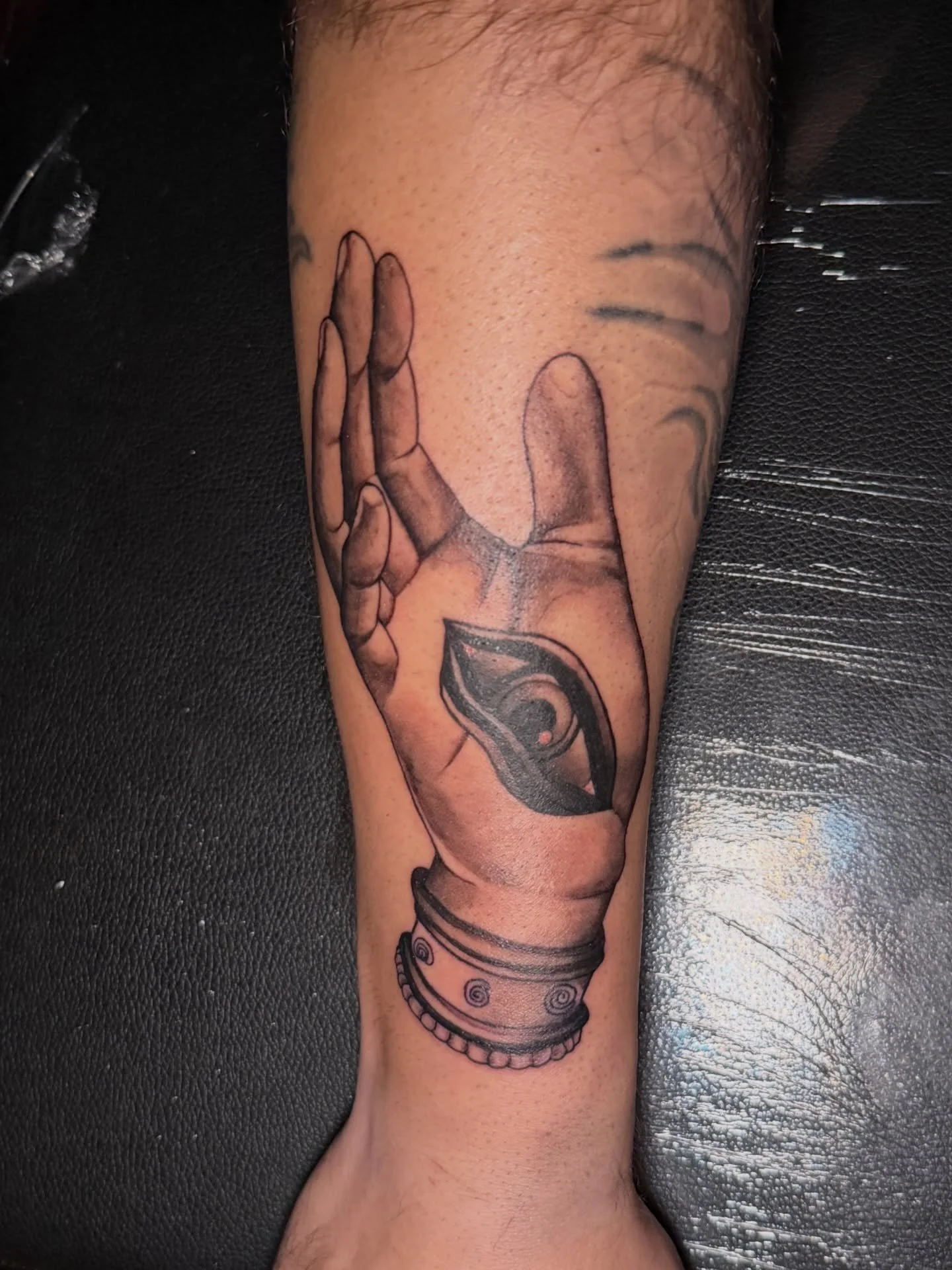 These hands have been super fun, DM or Text to schedule one for yourself! ✋🏻👁️

&bull;
&bull;
&bull;

#tattoo #tattoos #tattooart #tattooapprentice #apprentice tattooartist tattoodesign tattoostyle dark darkart ink inked inkedmag inkedlife inkedup 