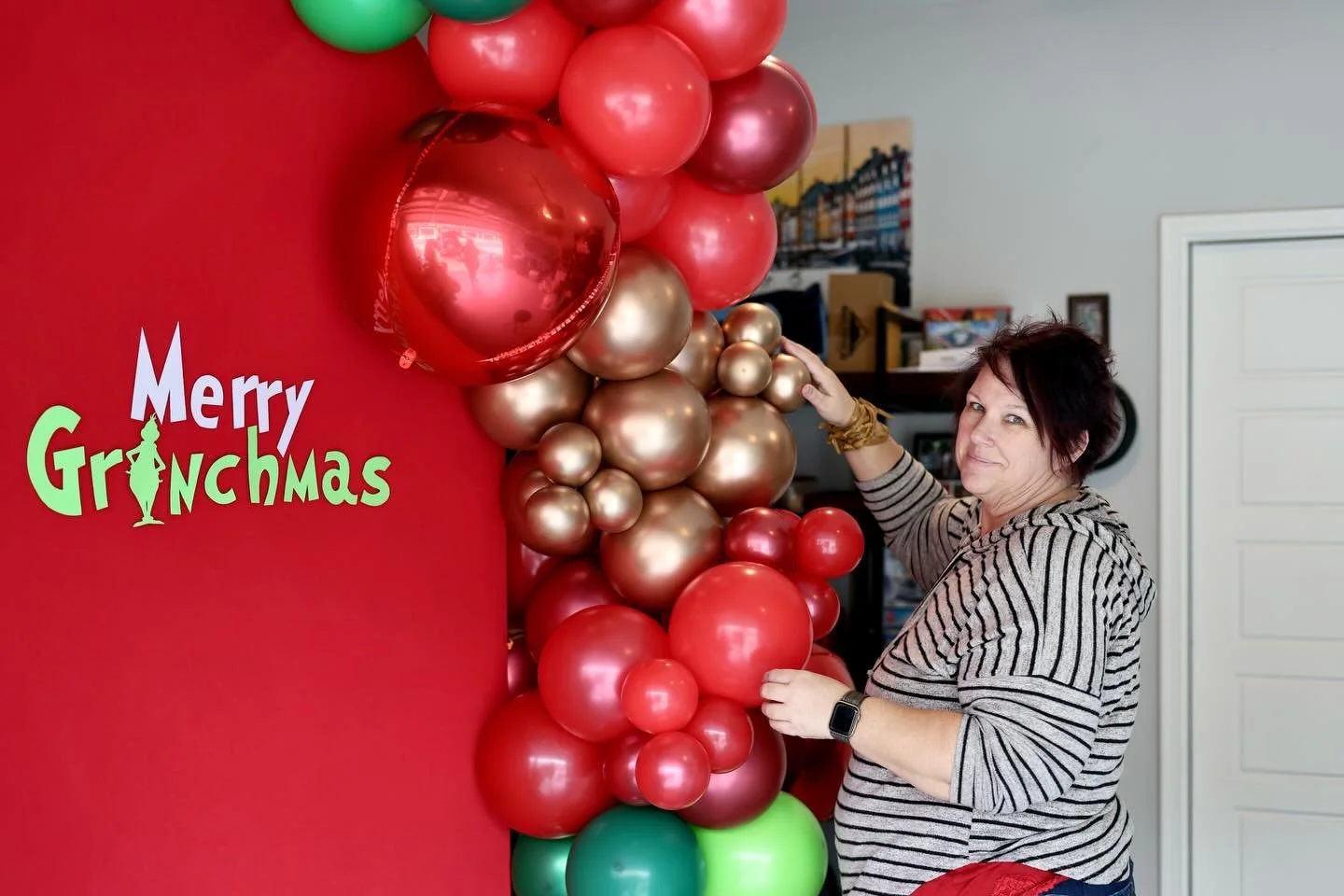 I took behind the scenes photos of Poppy Rose Creations Grinchmas masterpiece. 

*
*
*
*
#photography #balloons #balloondecoration #photos #christmas