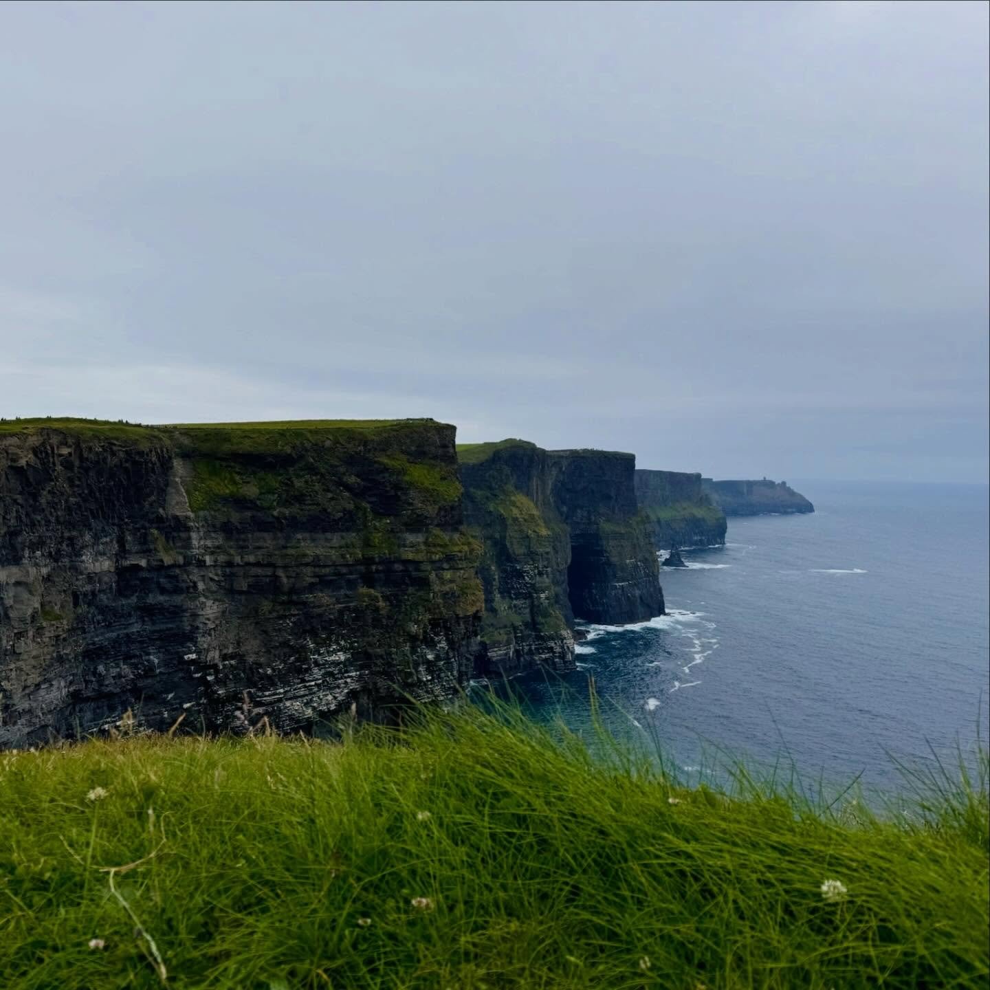 I&rsquo;ve been feeling sentimental thinking about my trip to Ireland where I got engaged. Here are some beautiful pictures I found while reminiscing. The last one is what I found after I said yes. 💍🇮🇪

#ireland #photography #photographer #videogr