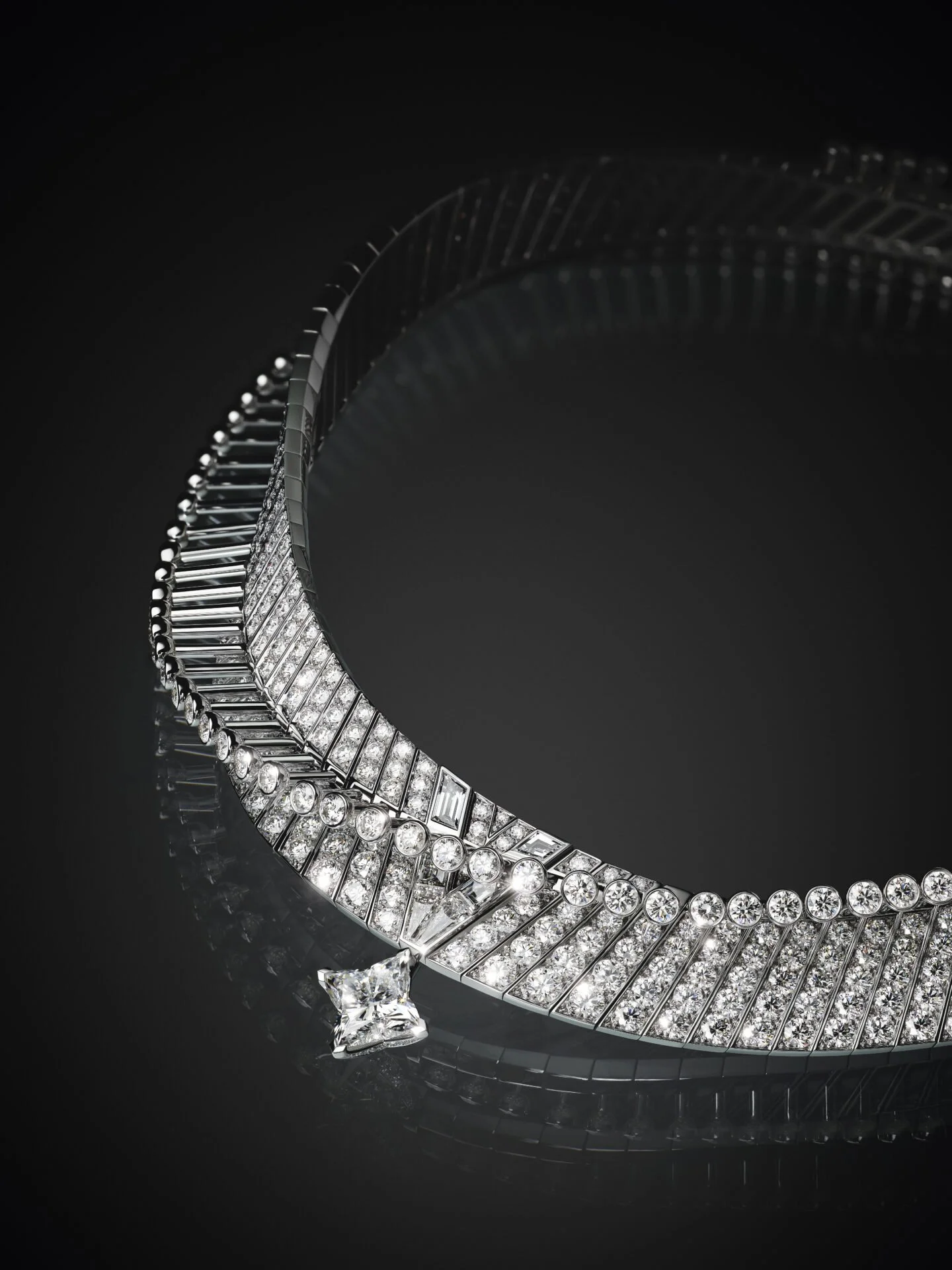 LOUIS-VUITTON_DEEP-TIME_MYRIAD-NECKLACE_STILL-LIFE.jpg
