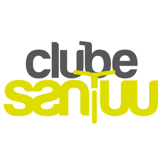 Logotipo com as palavras 'clube' em cinza e 'santuu' em amarelo, sendo que a letra 't' é uma bicicleta estilizada.