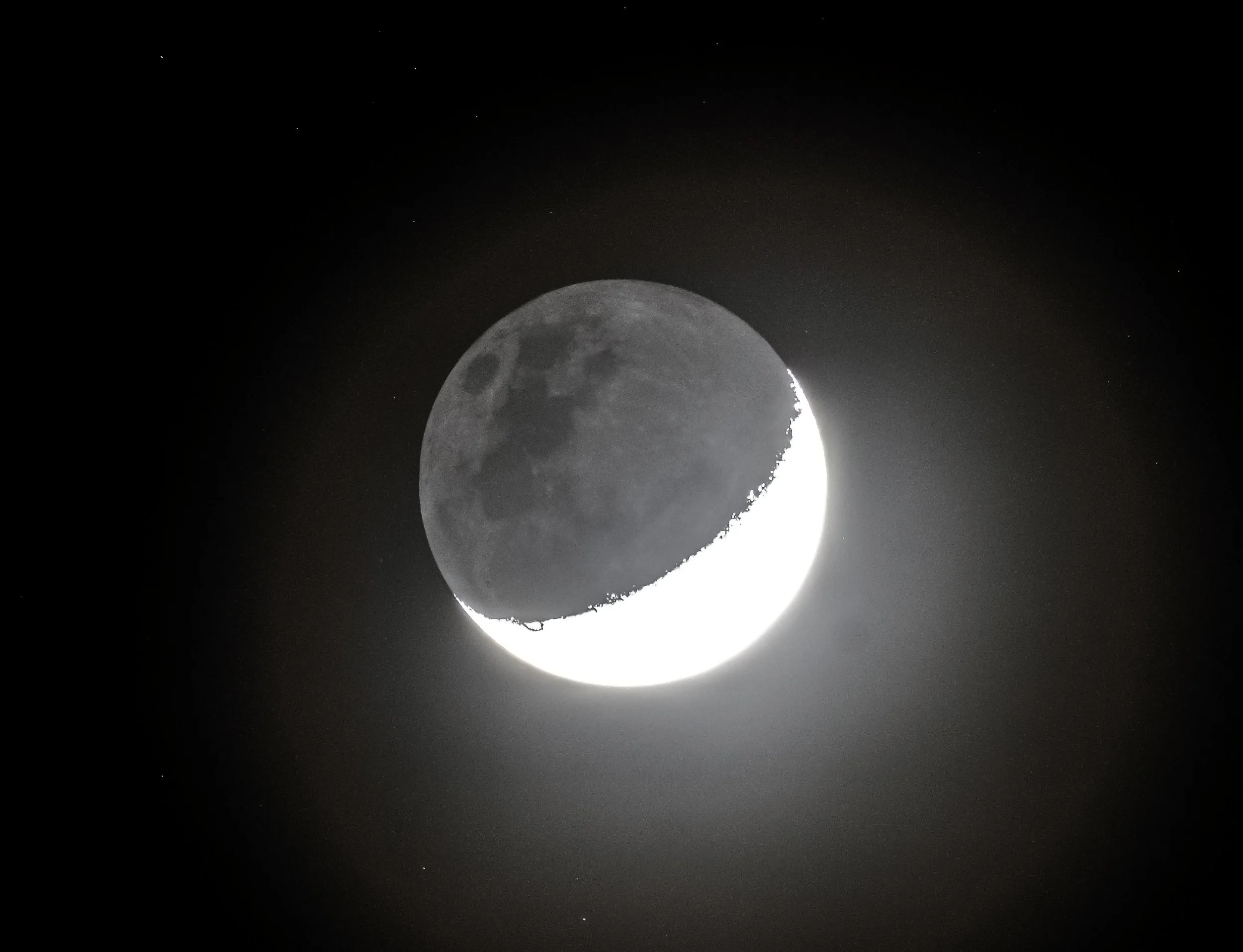 Earthshine_Warrumbungles_Jan 2021.jpg