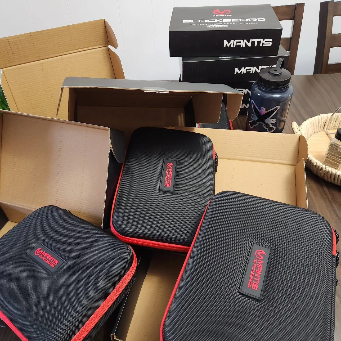 Training aids are highly effective tools for improving performance. They bridge the gap between understanding a technique intellectually and feeling it physically. Thank you @mantisx_training and @fearnottactical24

#mantisx #dryfire #lasersystem #cq