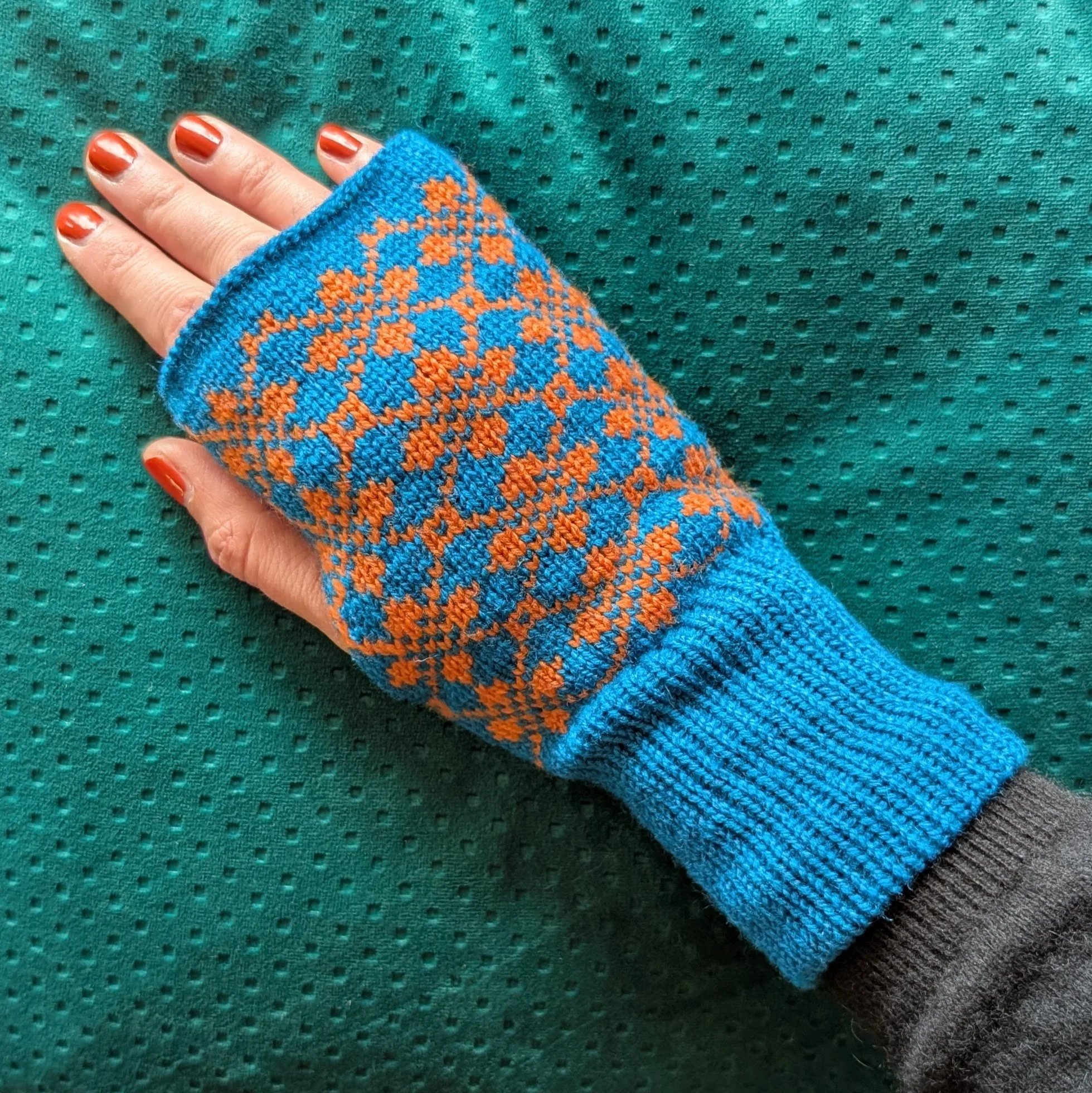 Fingerless Mitts! (no experience required)