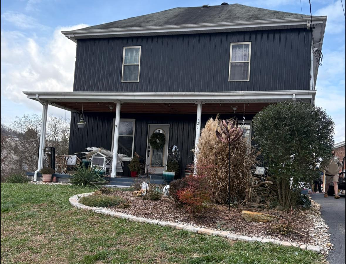 black metal siding.jpg