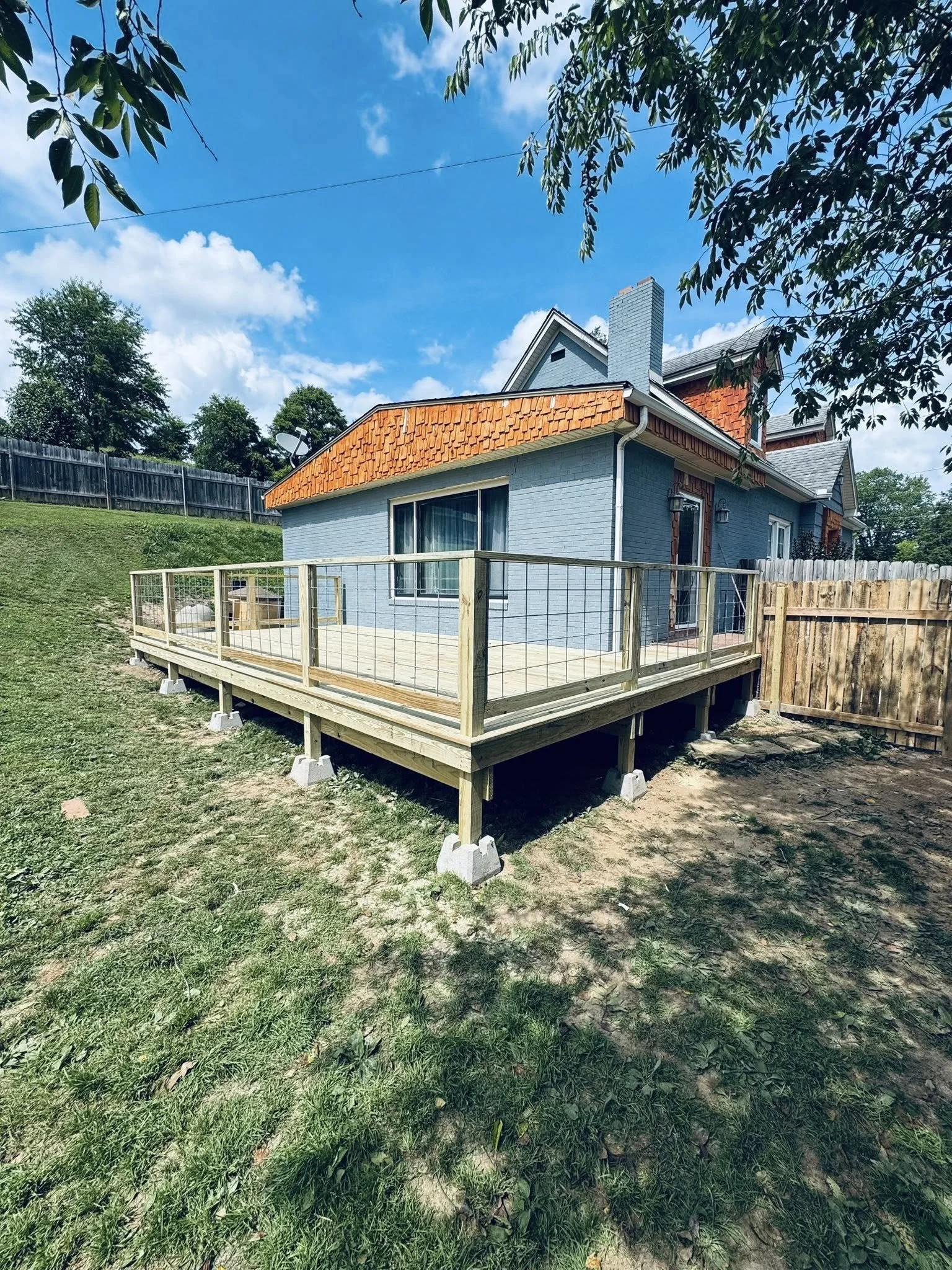 BlueHouseDeck2.jpg