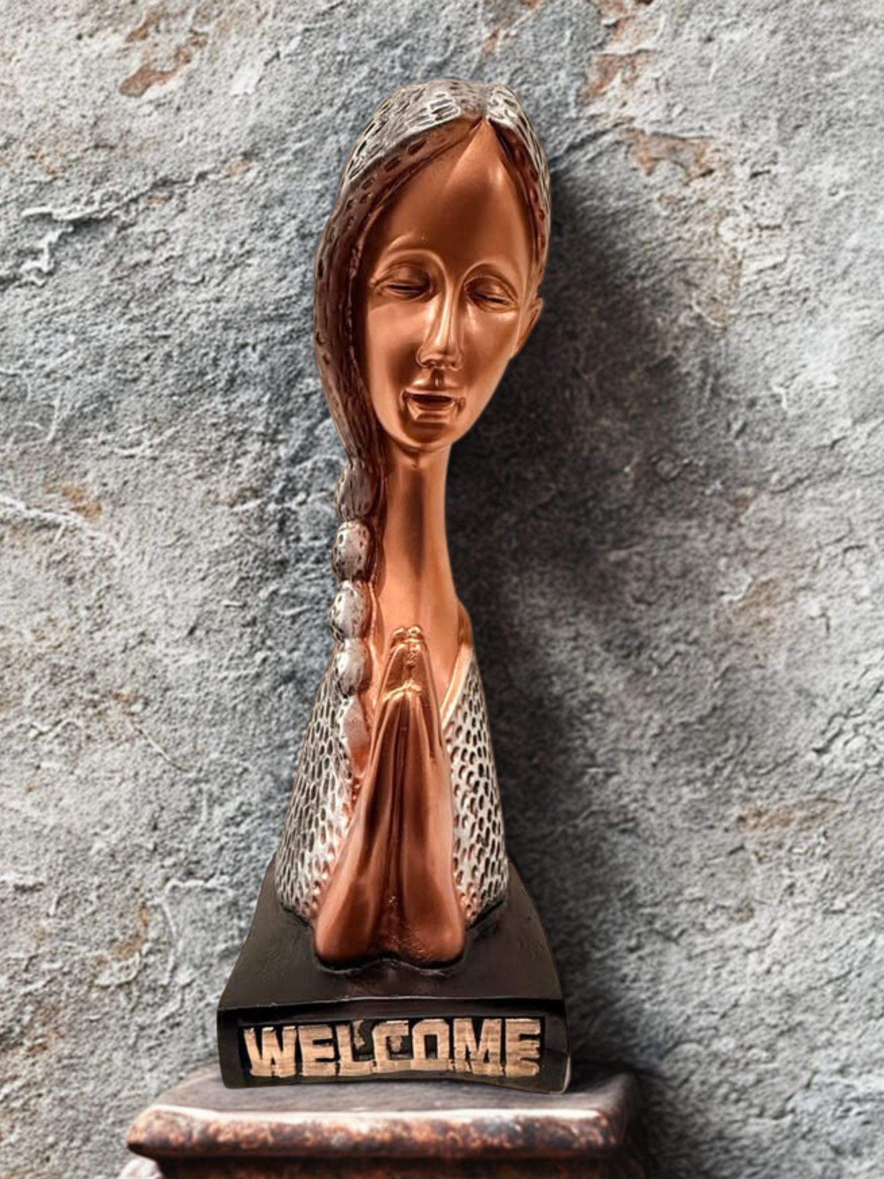 Elegant Resin Welcome Lady Statue