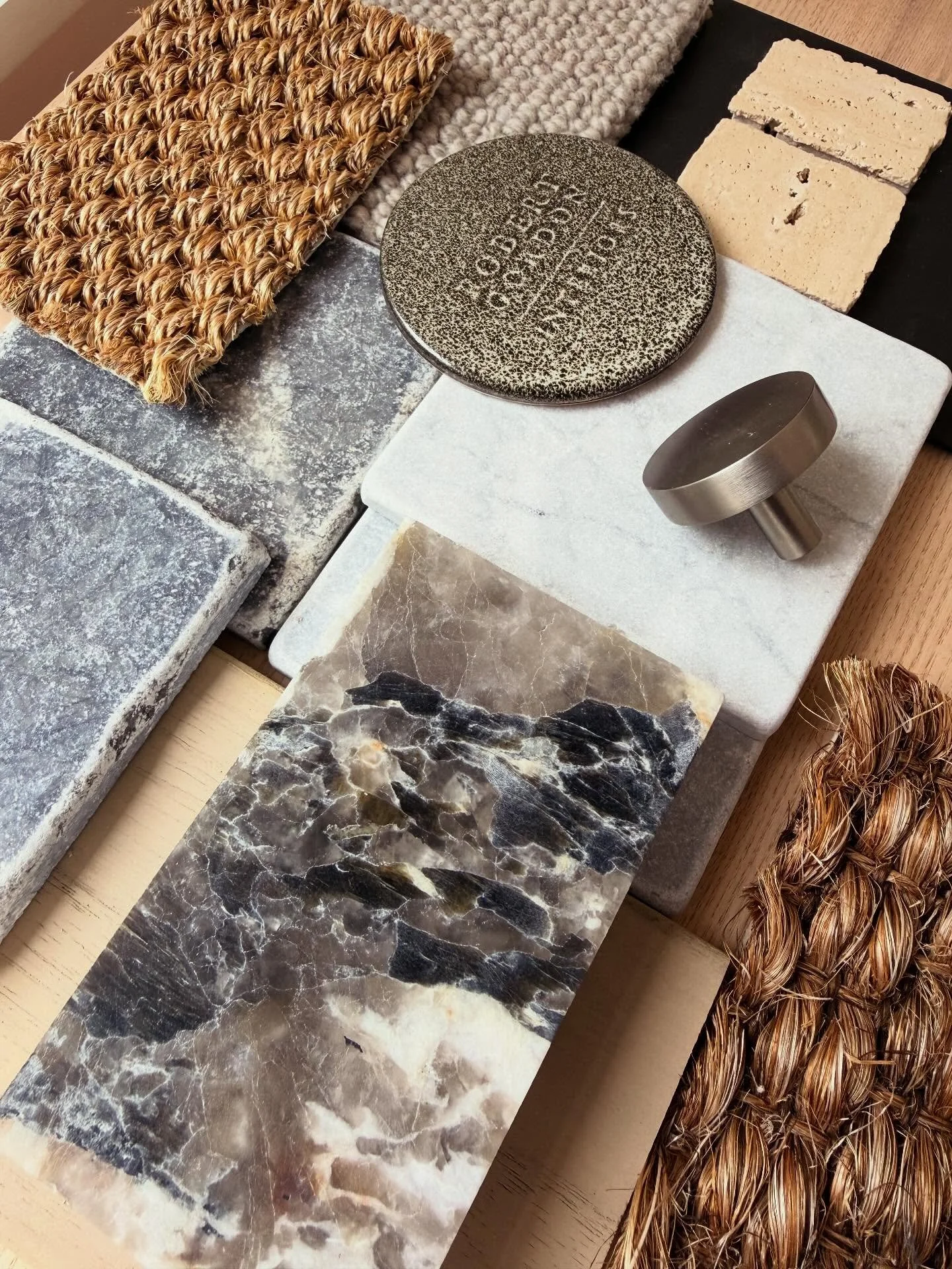 Striking, moody natural Granite 💫 
Grounding this palette with depth &amp; character 

#gonzalvezdesignproject 
#interioratchitectureanddesign 
#finishespalette 
#snbstone