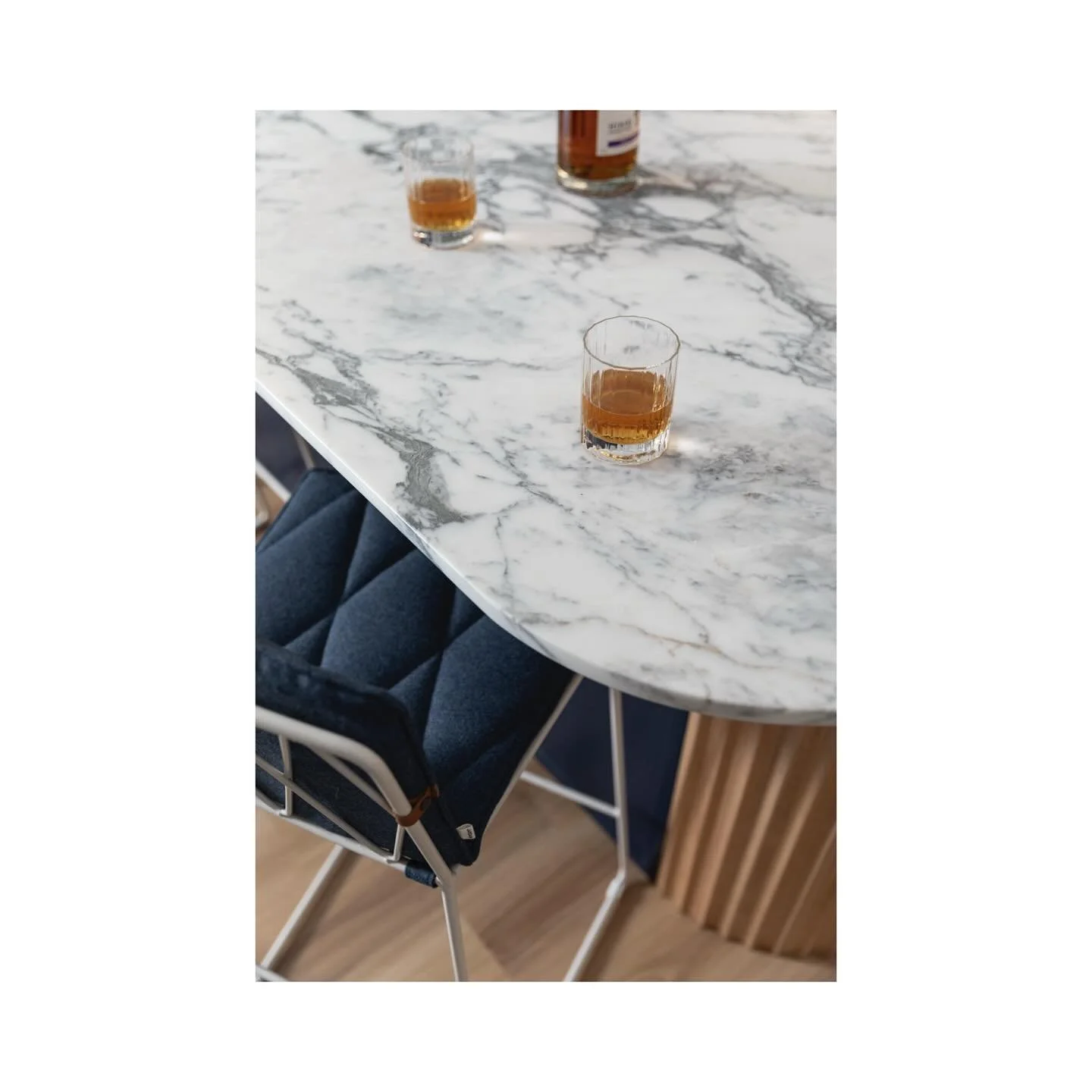 The soul of the client lounge 
A bar designed for effortless hosting &amp; a touch of indulgence 

#gonzalvezdesignproject 
#commercialinteriordesign 
#privatejetlounge 
#luxuryinteriors
#jetsetgo
#loungegoals
#bespokedesign
#skyhightravel
#travelins