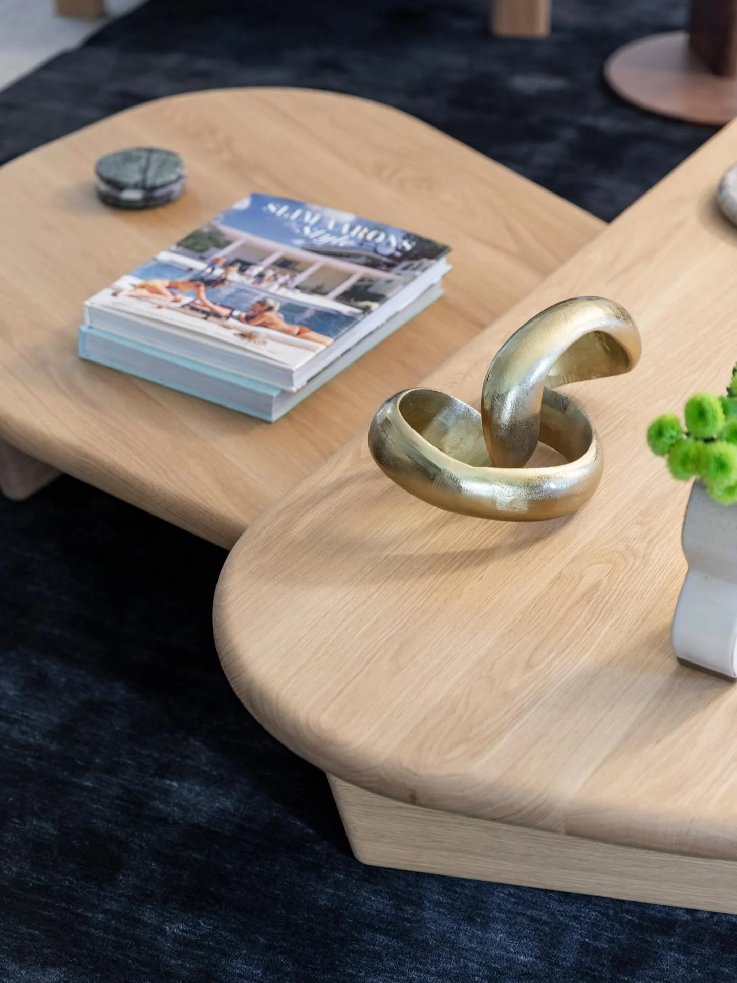 Reworking the architecture of a space is often where we begin. The final layers of furniture, lighting and objects - bring the interiors to life.

Interiors @gonzalvezdesign 
Photography @lulu_wells 
@jardanfurniture 

#interiorarchitectureanddesign 