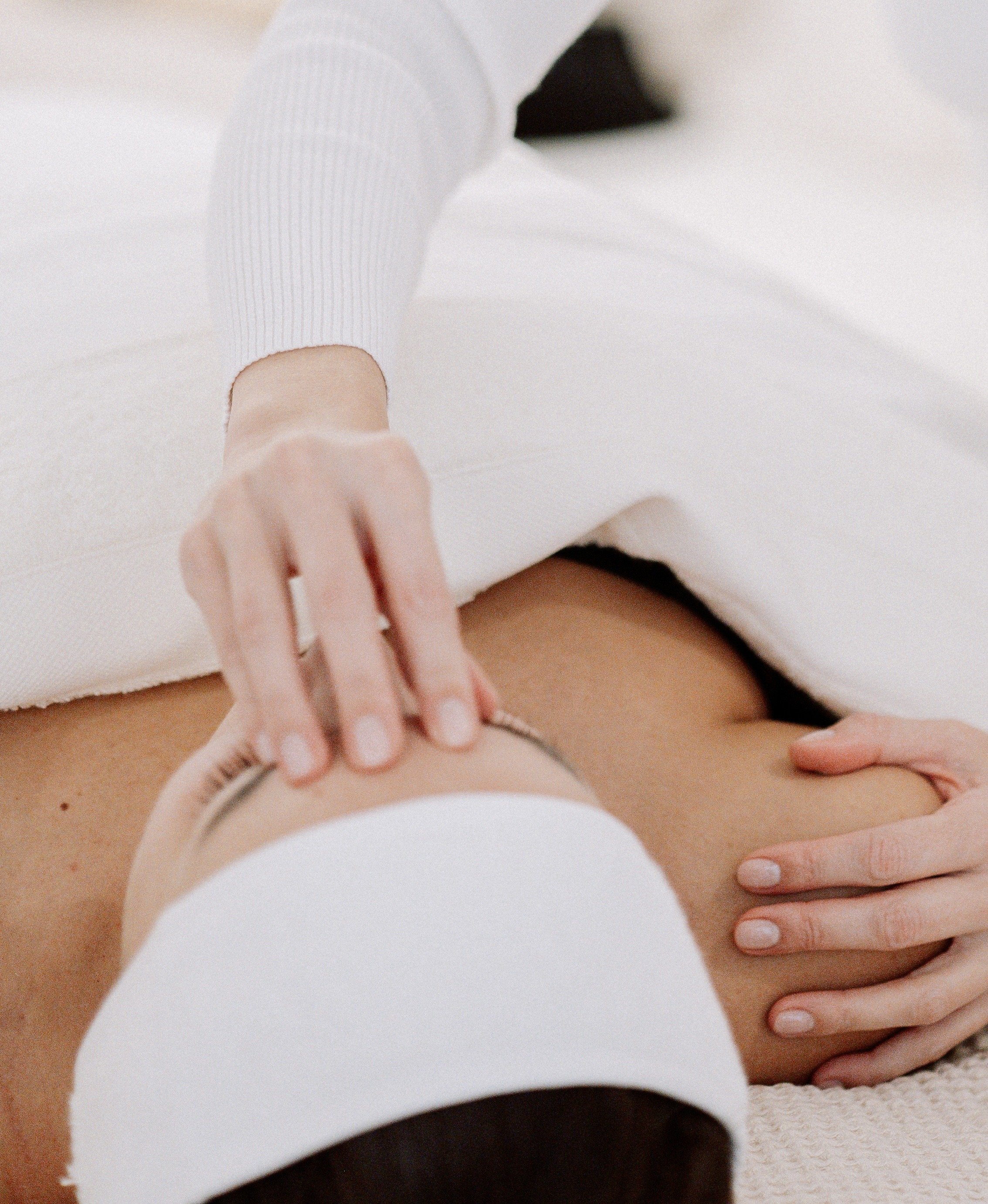 Massage crânien réalisé par Vanessa Vitry, facialiste à Nice.