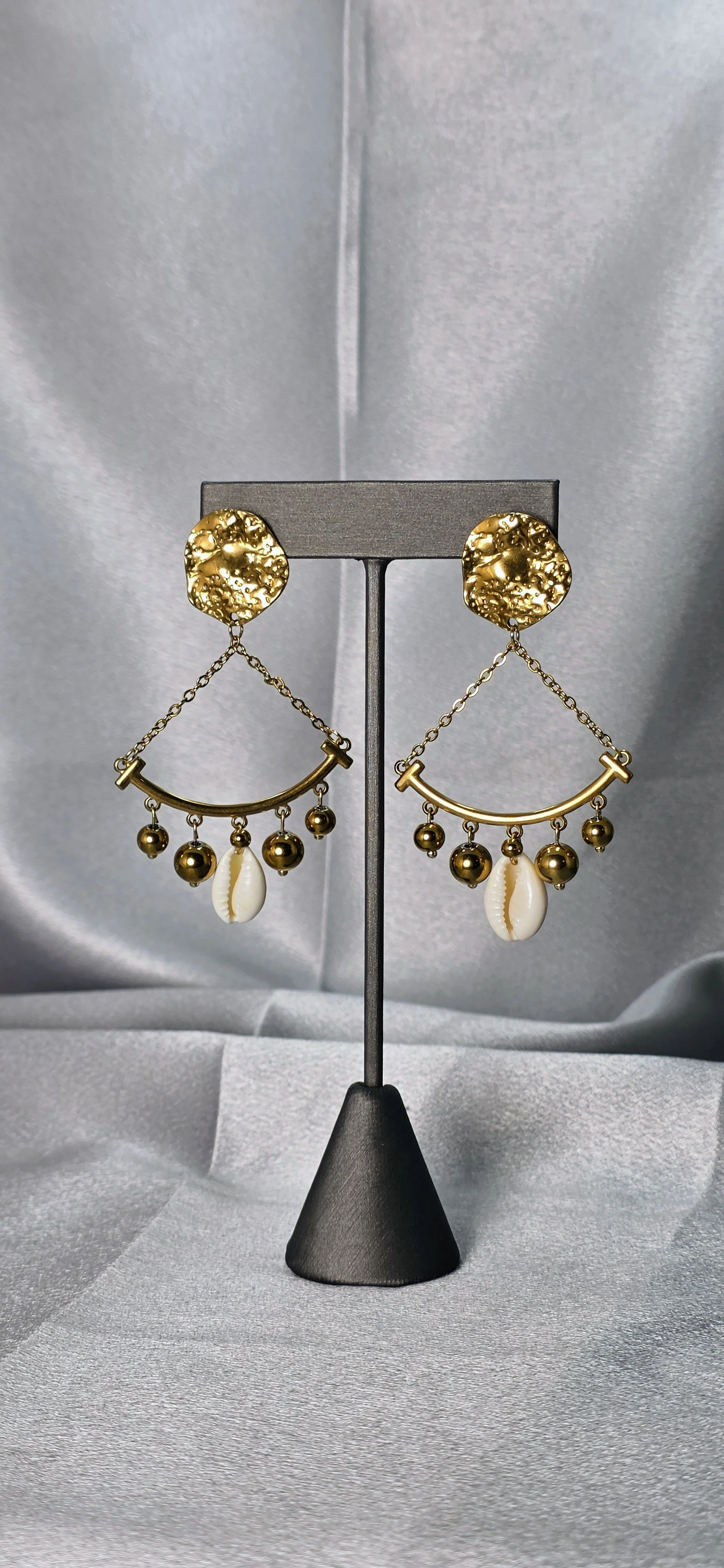 AKÙ | Sway Cowrie Earrings
