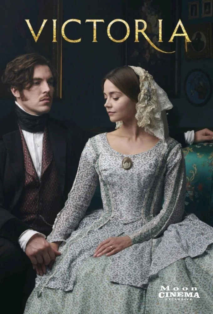 Victoria: la série (2016-2019), le film (2009) et six films connexes (1998-2019) sur clé USB