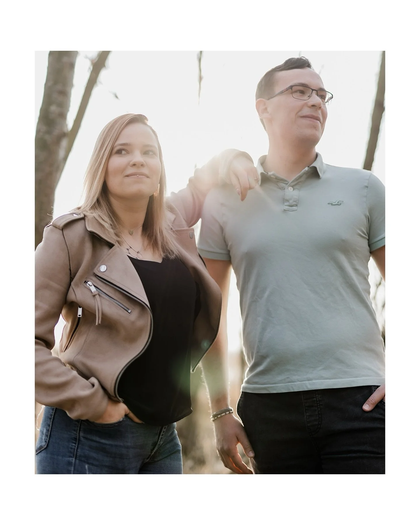 Ein Engagement Shooting ist perfekt f&uuml;r euch, wenn ihr sch&ouml;ne Bilder f&uuml;r eure Einladungskarten wollt &ndash; und ideal, um euch an die Kamera zu gew&ouml;hnen, wenn ihr noch nie oder selten vor der Linse standet.

Locker, nat&uuml;rlic