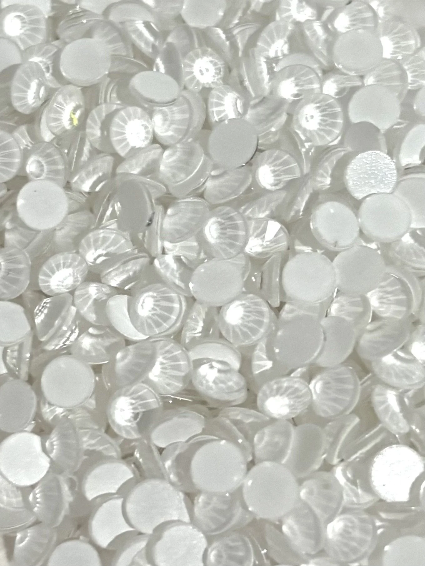 Fluorescent White Rhinestones