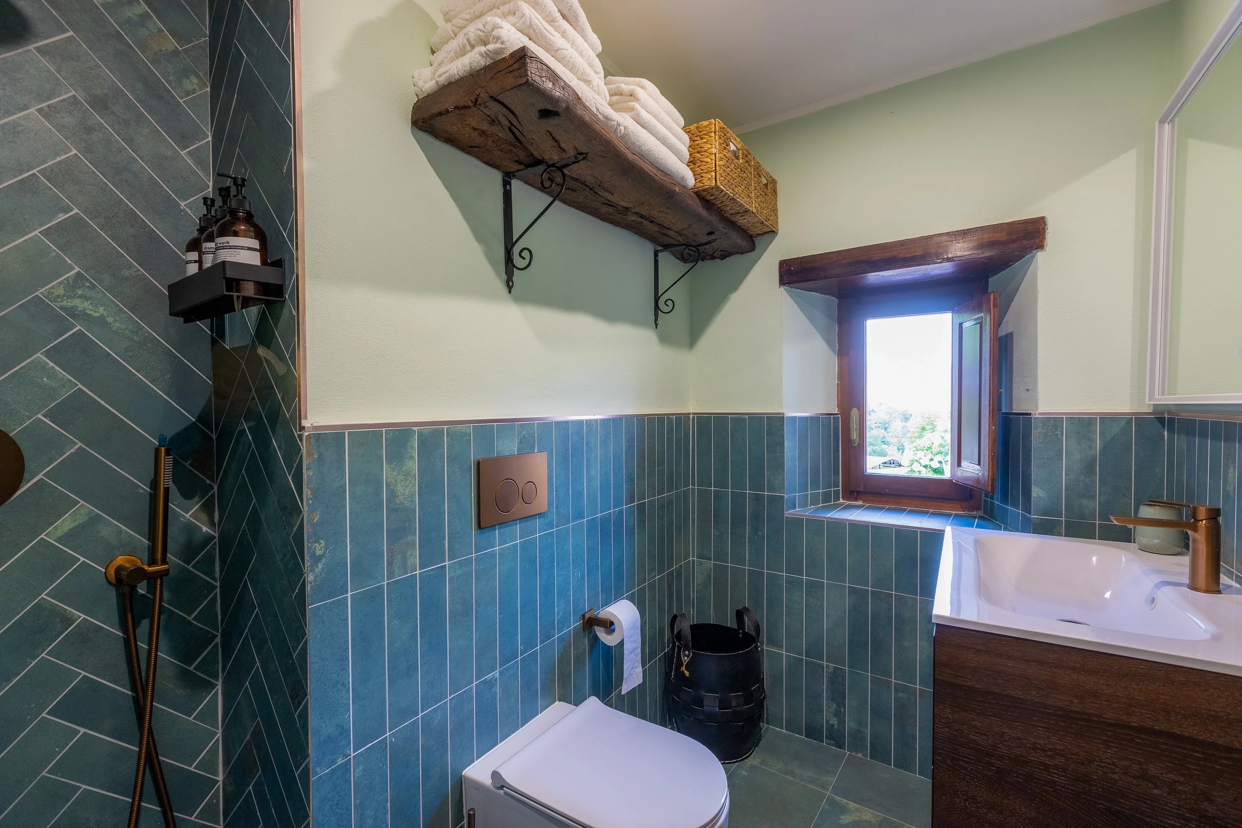 Luxury Suite bathroom