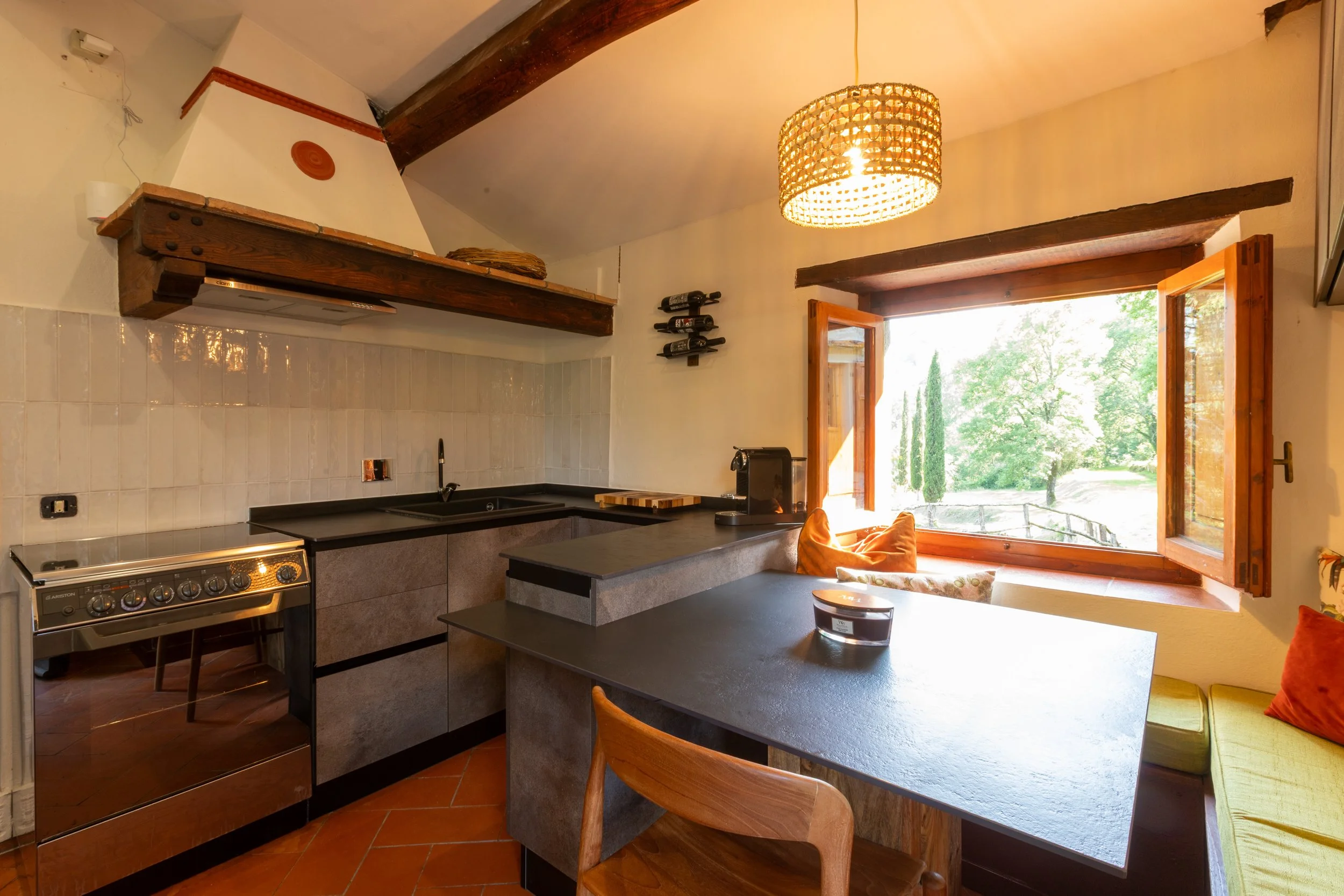 Luxury Suite Kitchen & Nook