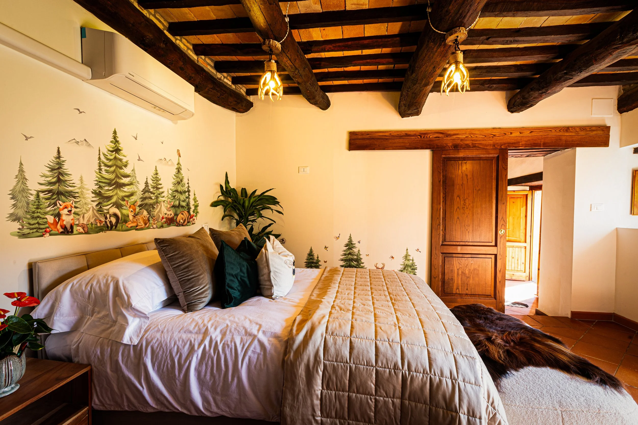 2nd Bedroom (w ensuite) in the Estate Main House 
