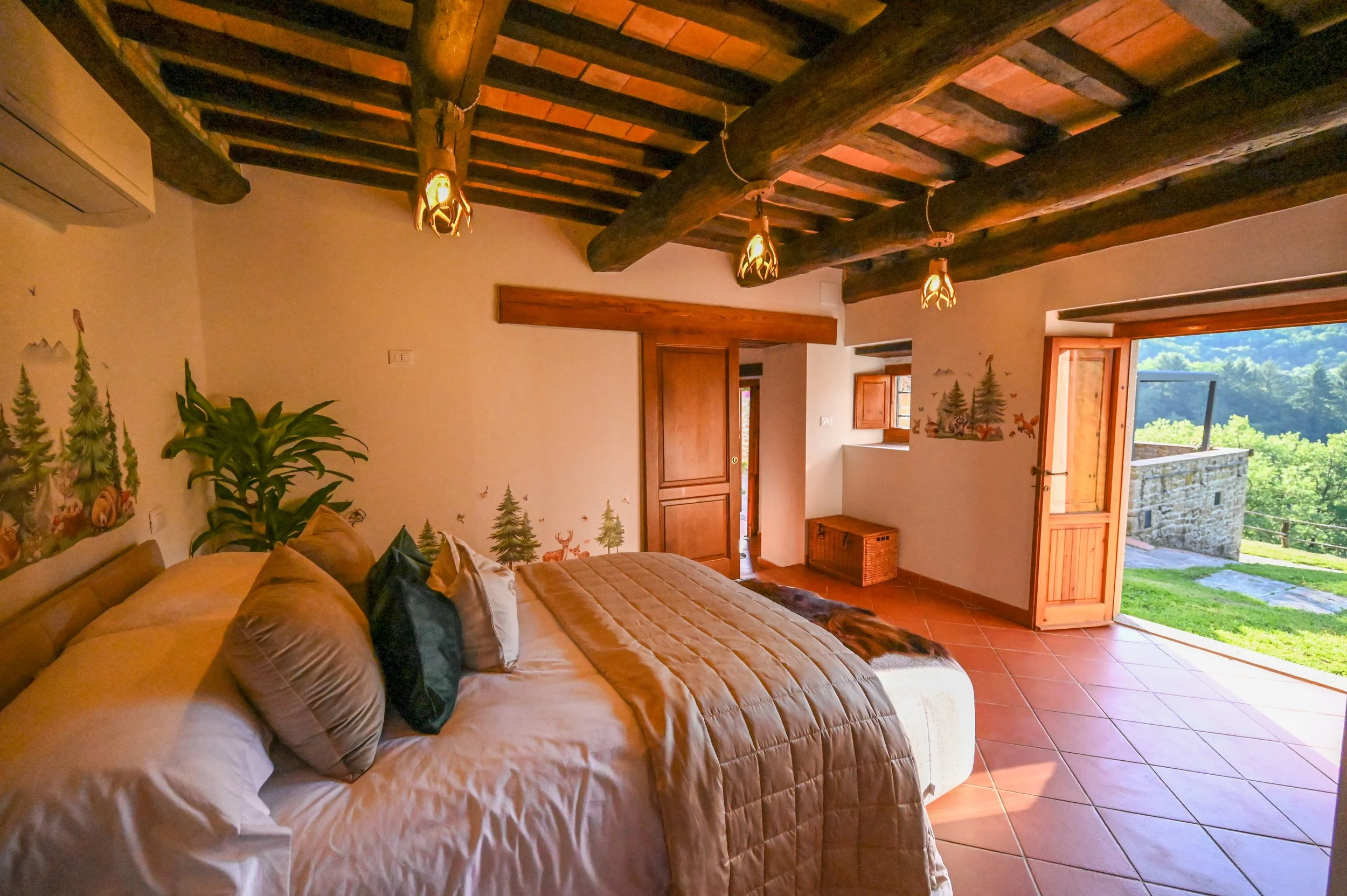2nd Bedroom (w ensuite) in the Estate Main House 