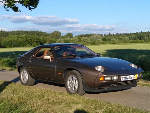 Porsche 928