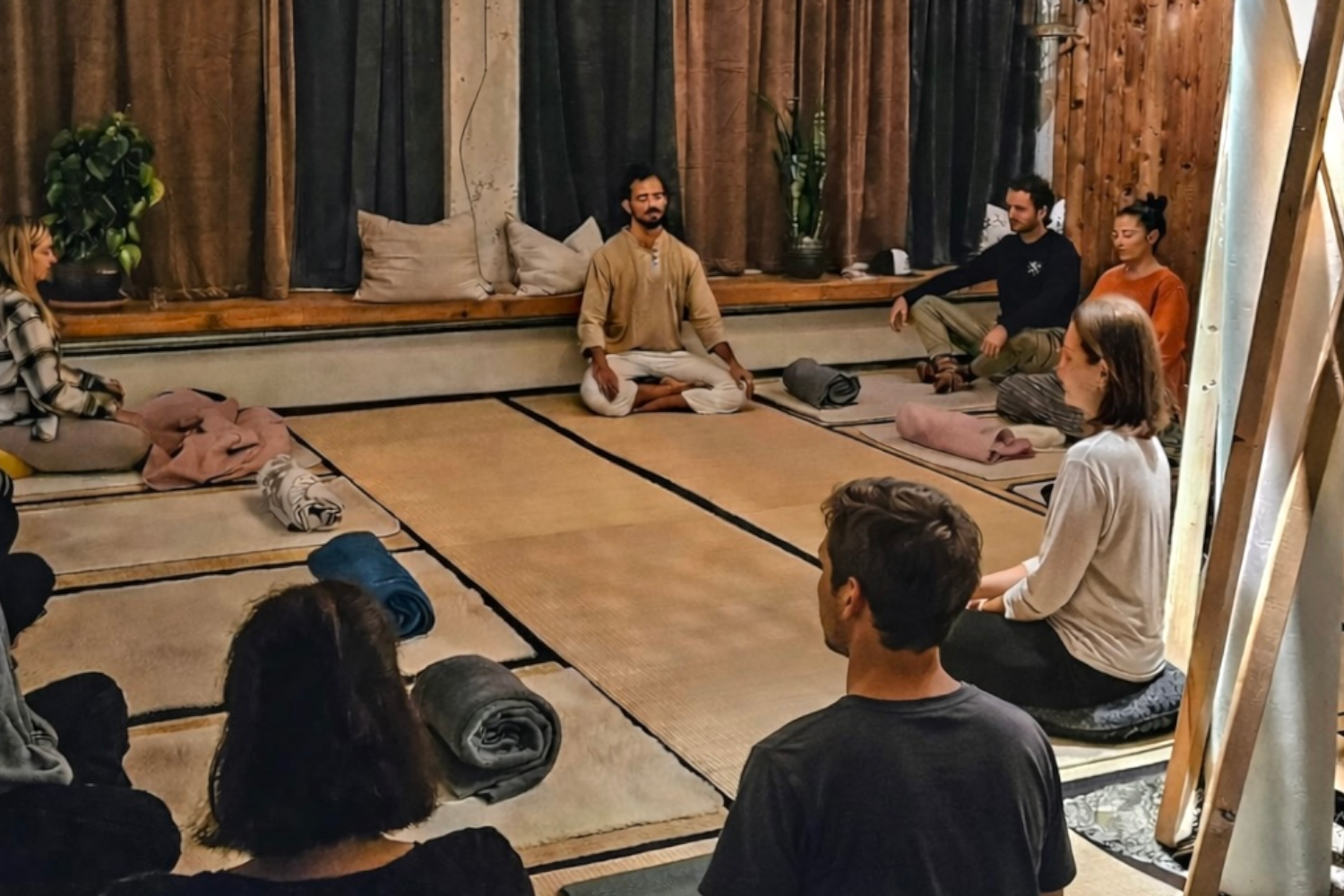 YEAR OF THE FIRE HORSE - BREATHWORK SESSION mit Elia