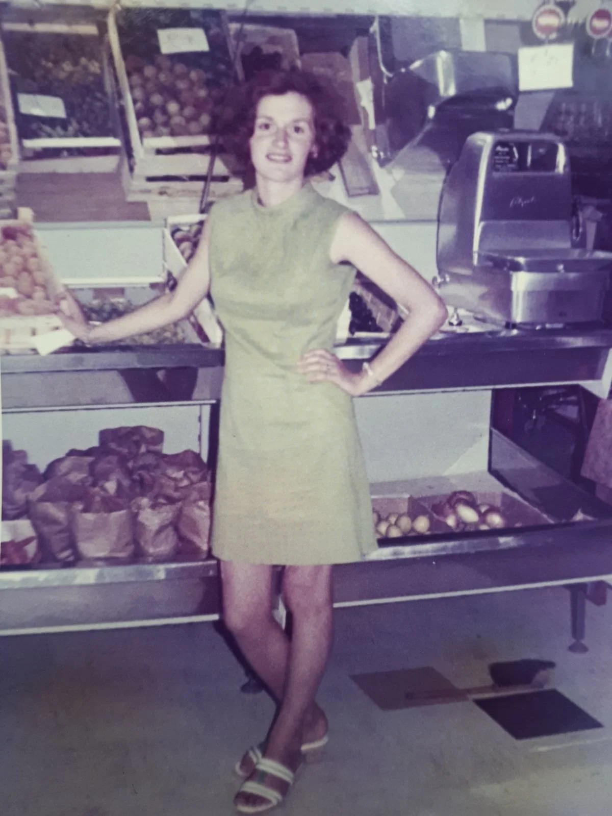 Unsere Mutter in unserem damaligen LEBENSMITTEL Geschäft 1963
