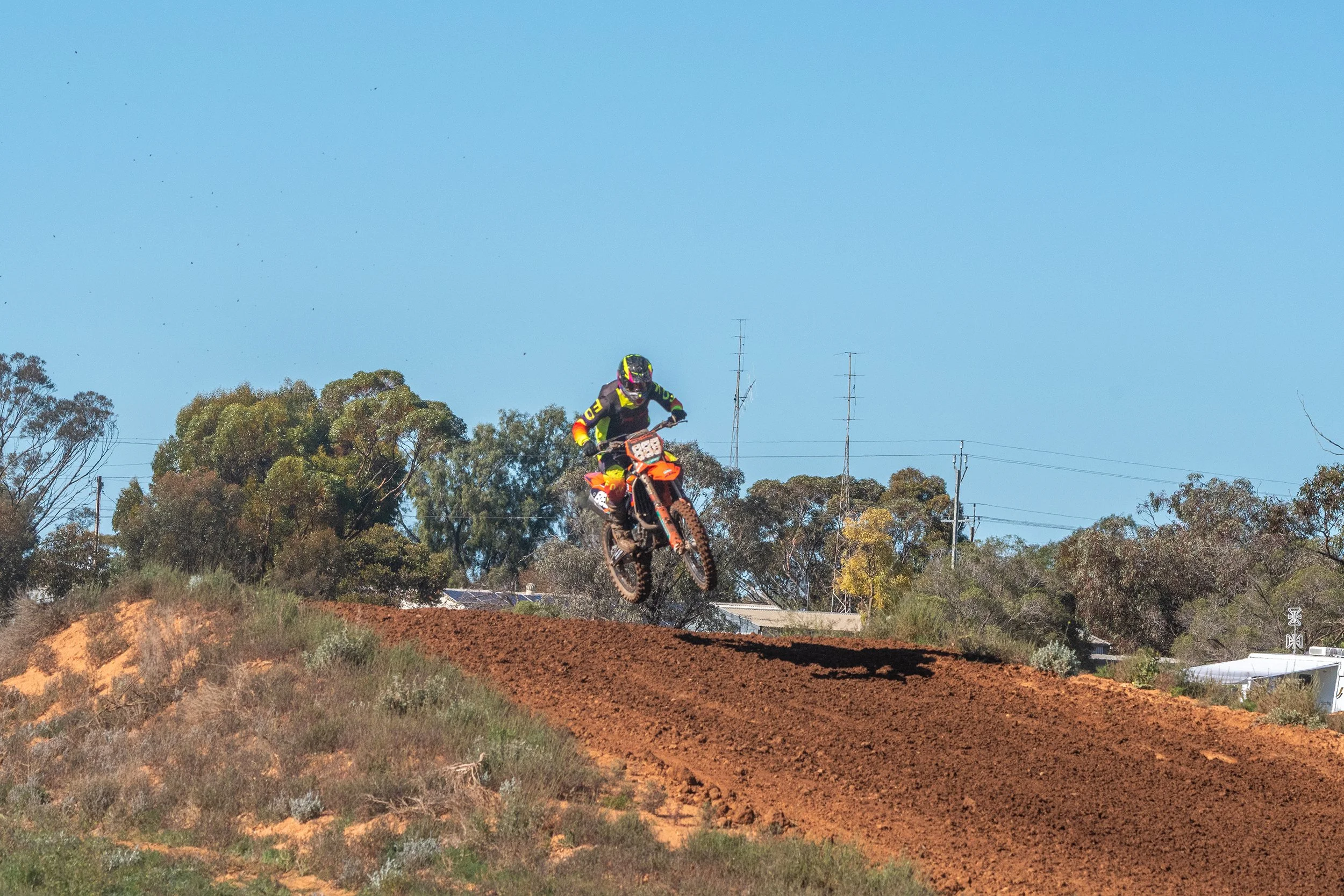 2026-08-02_MotoX_2077.jpg