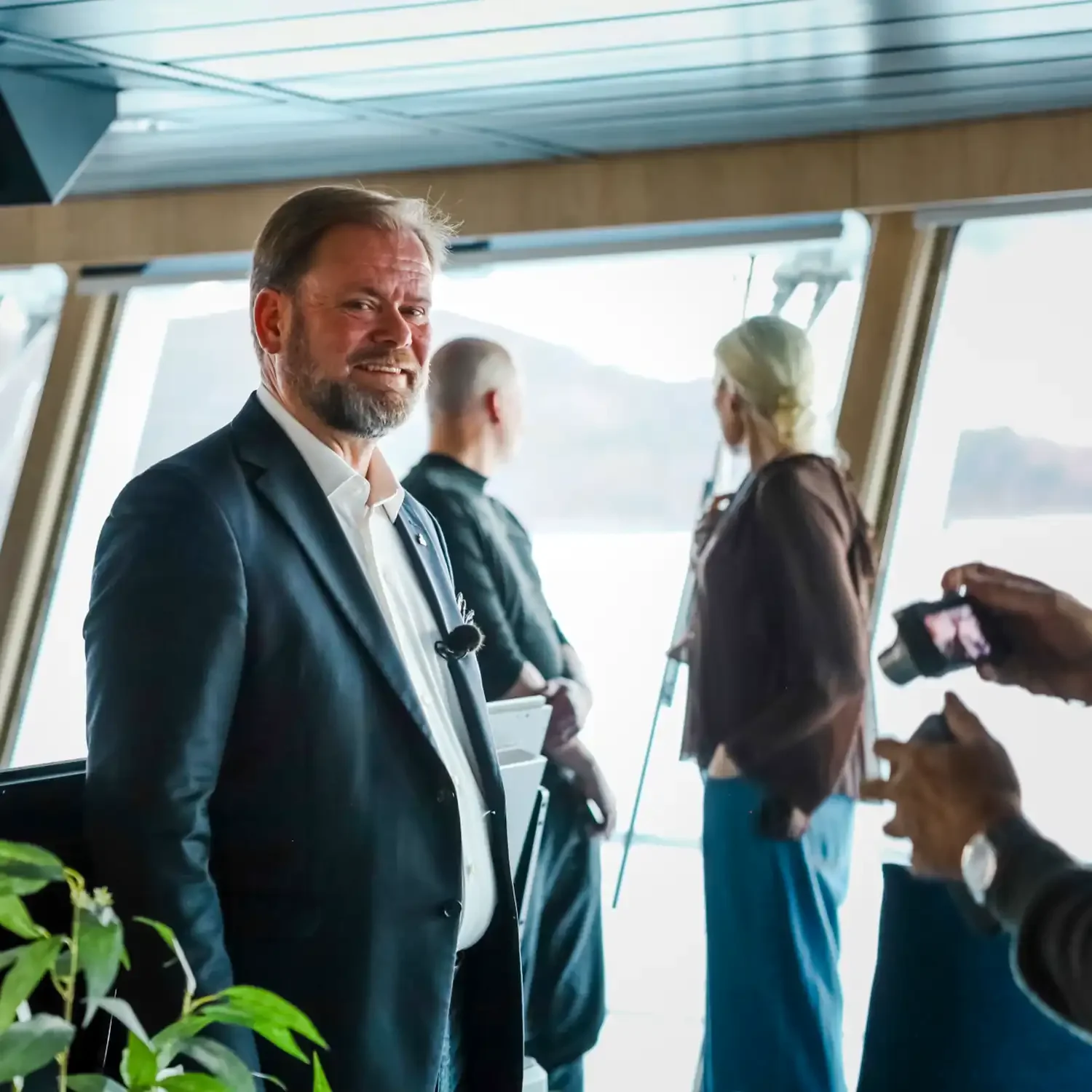 Nå setter han investeringene på vent