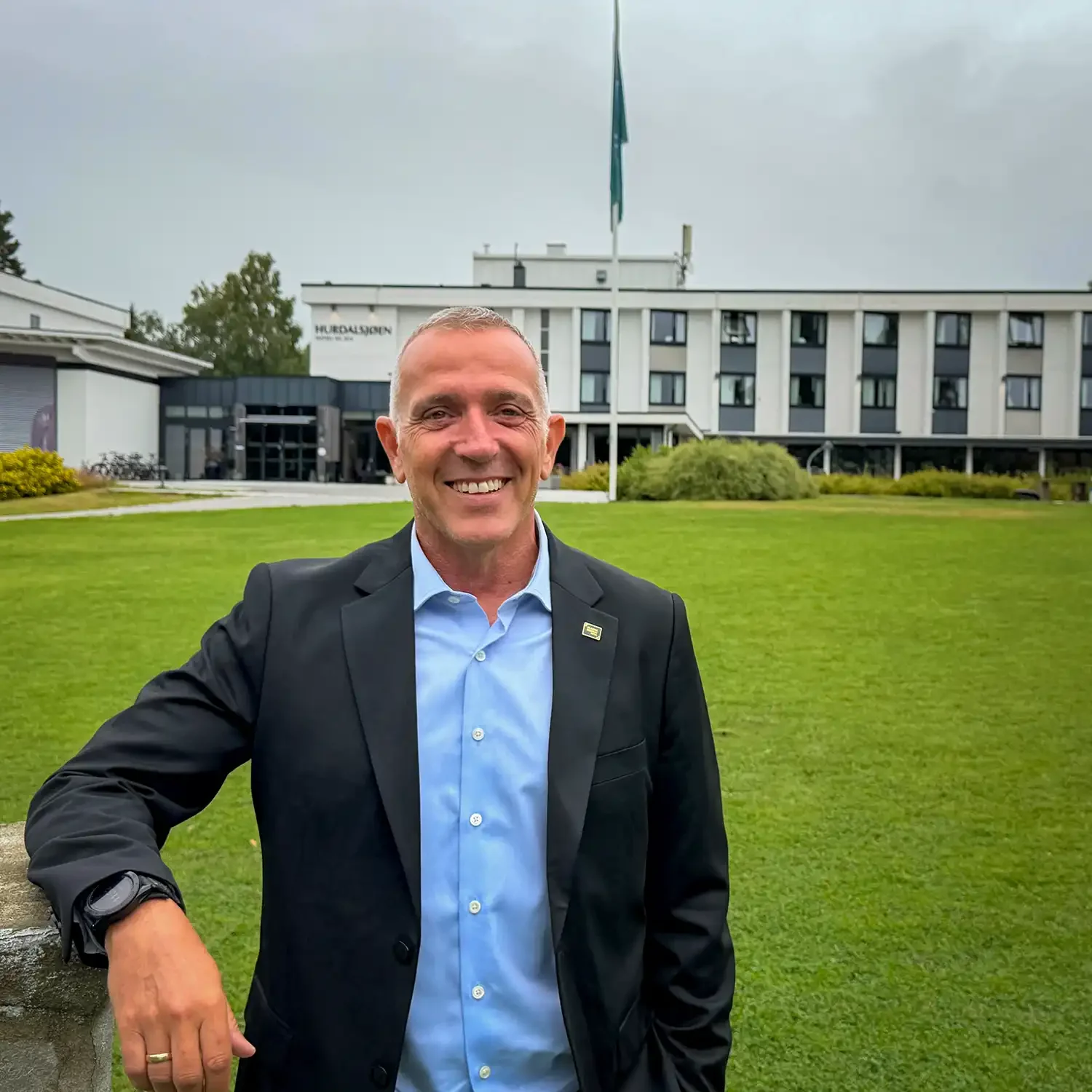 Han tror ikke på det perfekte hotellet: nå tar han over Hurdalsjøen