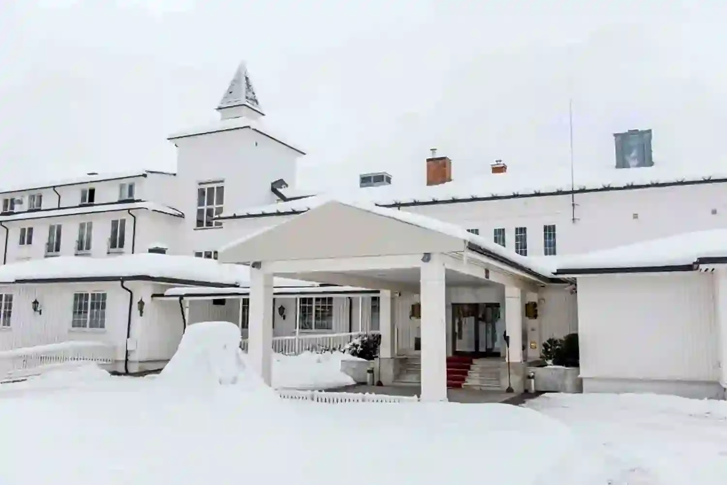 Hotel stenger ned etter oppkast