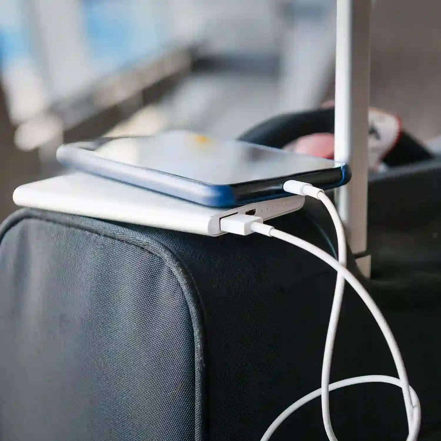 Røykutvikling tvang fly å nødlande. Gjør ingen endringer i Powerbank-rutinene