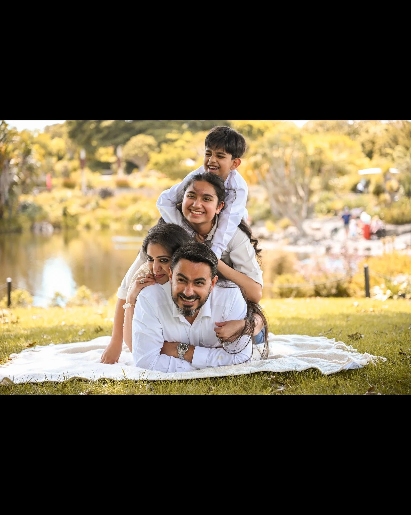 A family session is even more special when every little personality gets to shine &mdash; including the furry family members too 🐶🤍

These are the moments that become priceless over time &mdash; real expressions, real connection, real memories.

Lo
