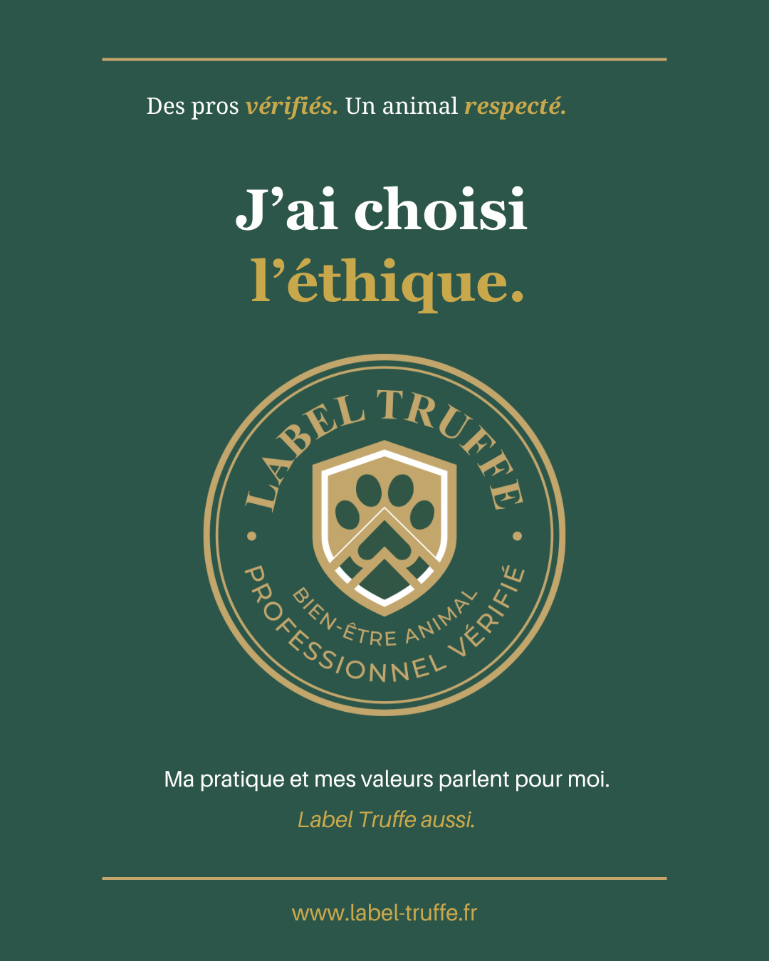 Une affiche verte avec un logo de badge de label, indiquant que l'animal est respecté, professionnel certifié et vérifié, avec un message promouvant l'éthique animale et la vérification des pratiques animales.