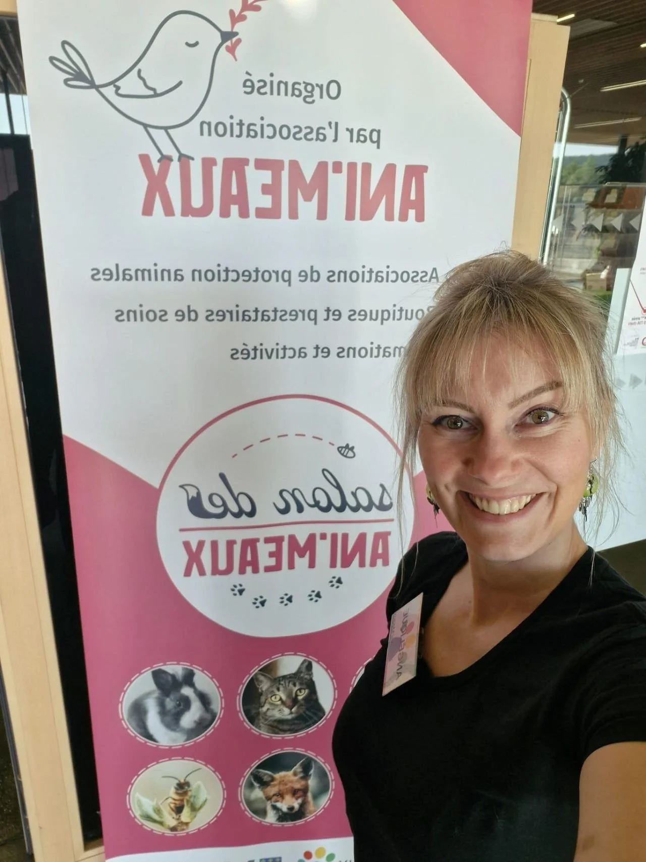 Angélique, bénévole pour la protection animale au Salon des Ani'Meaux.