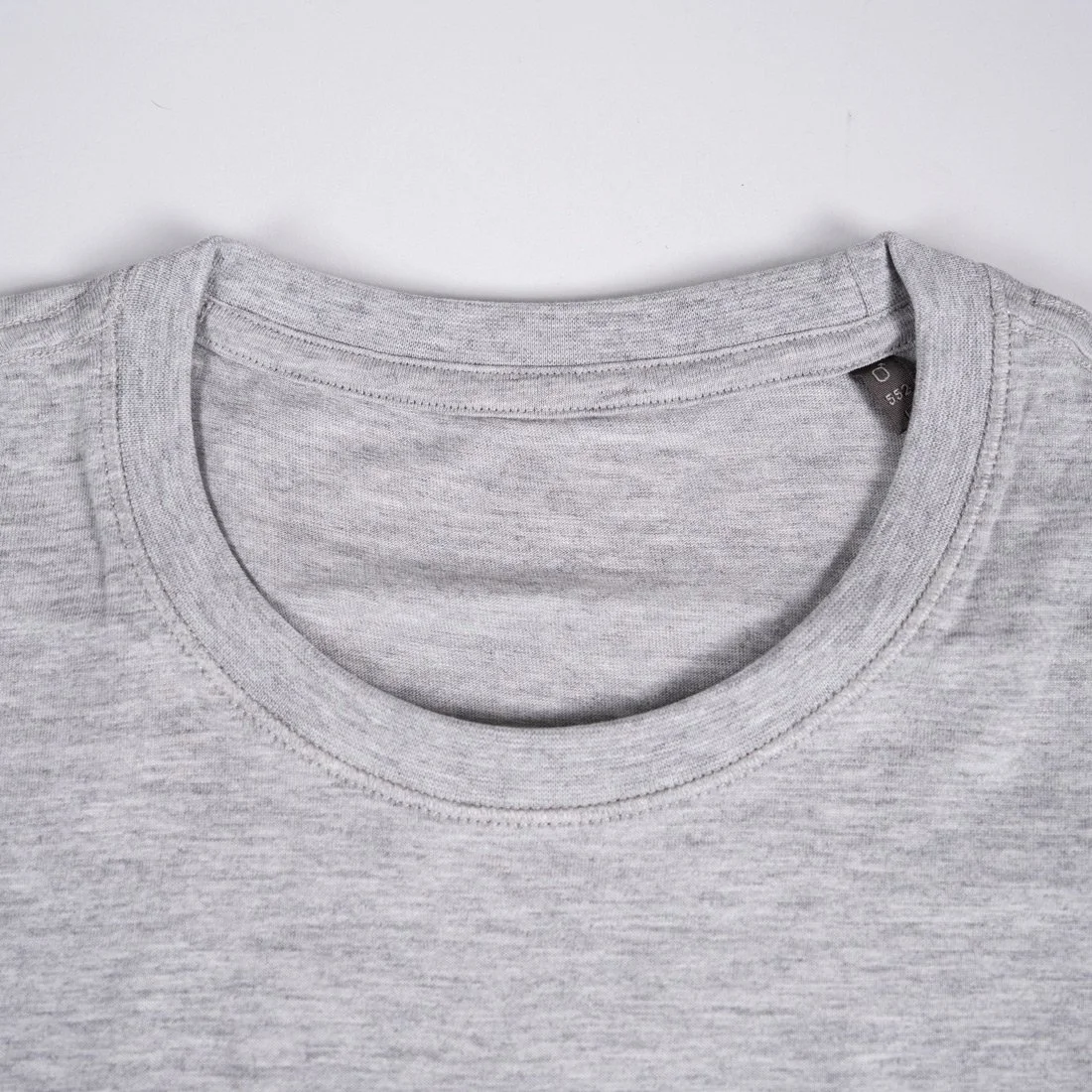 T-shirt_grå_melange_detalje_02.jpg