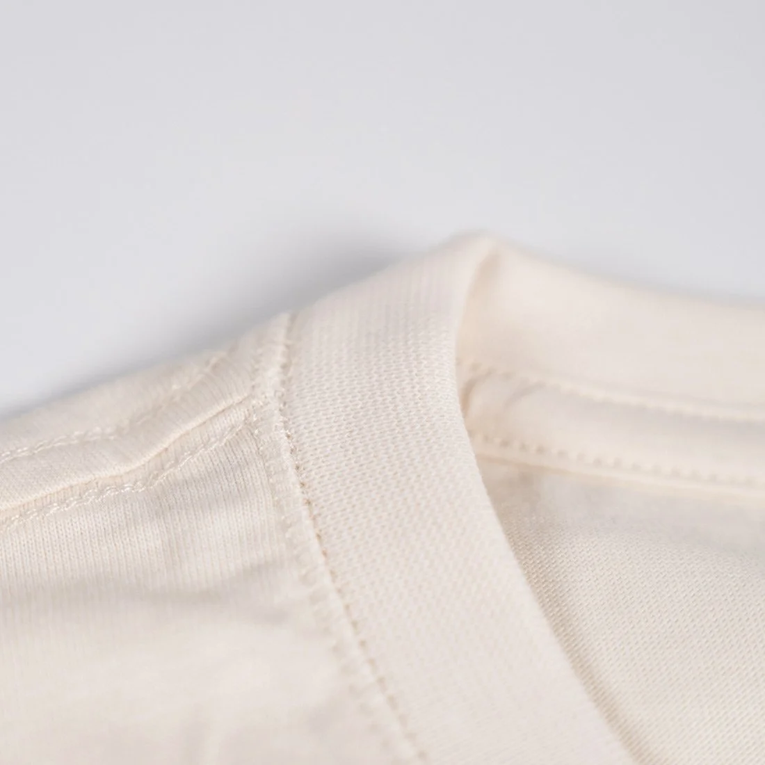 T-shirt_off-white_detalje_01.jpg