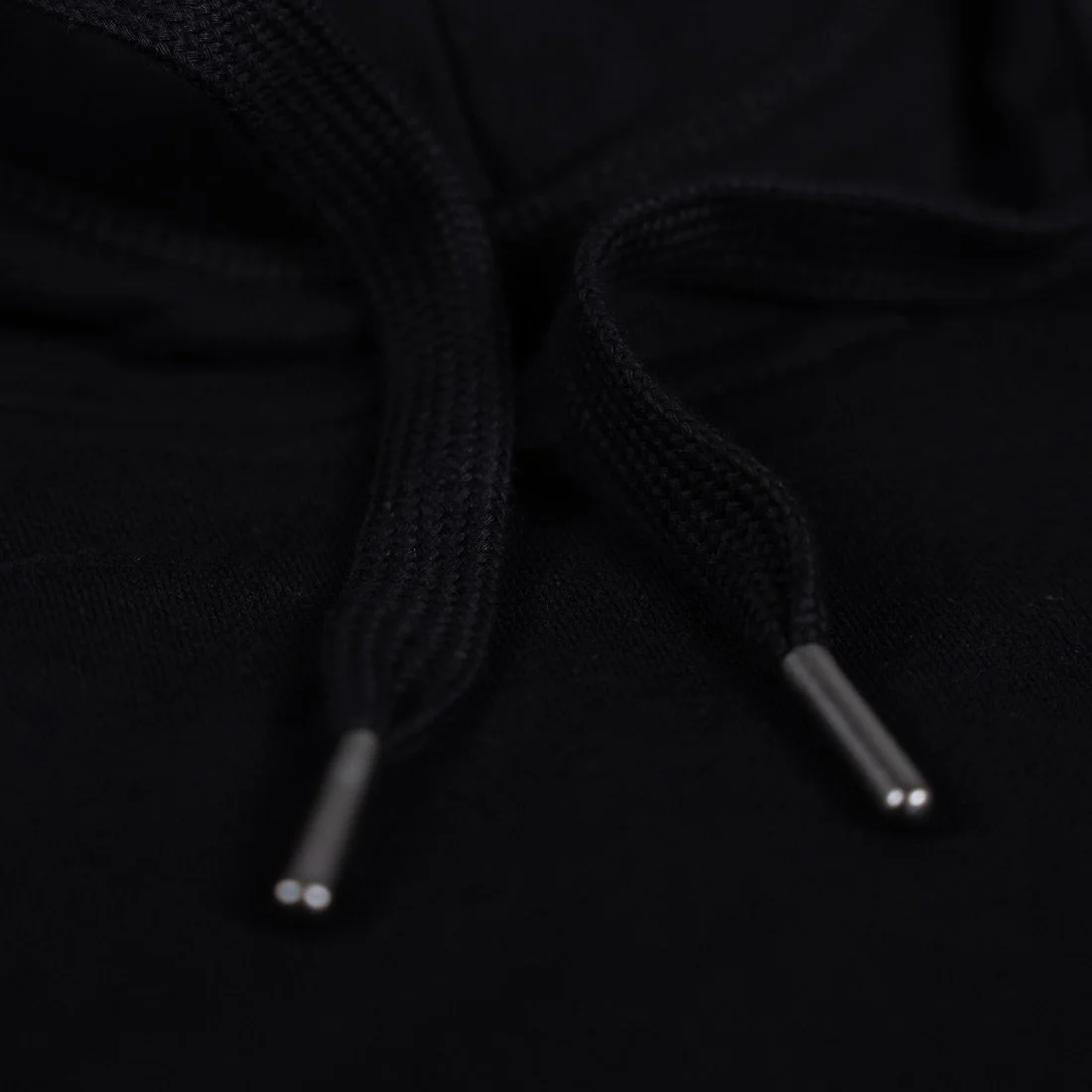 Hoodie_sort_detalje_02.jpg