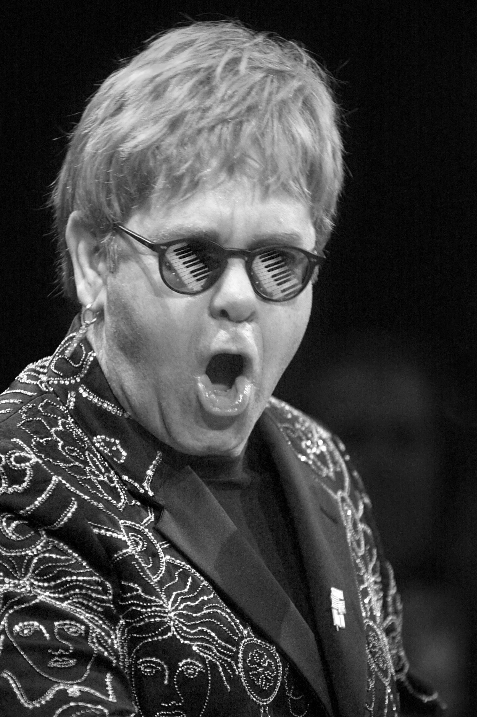 2001_11_1 Elton John BW.JPG