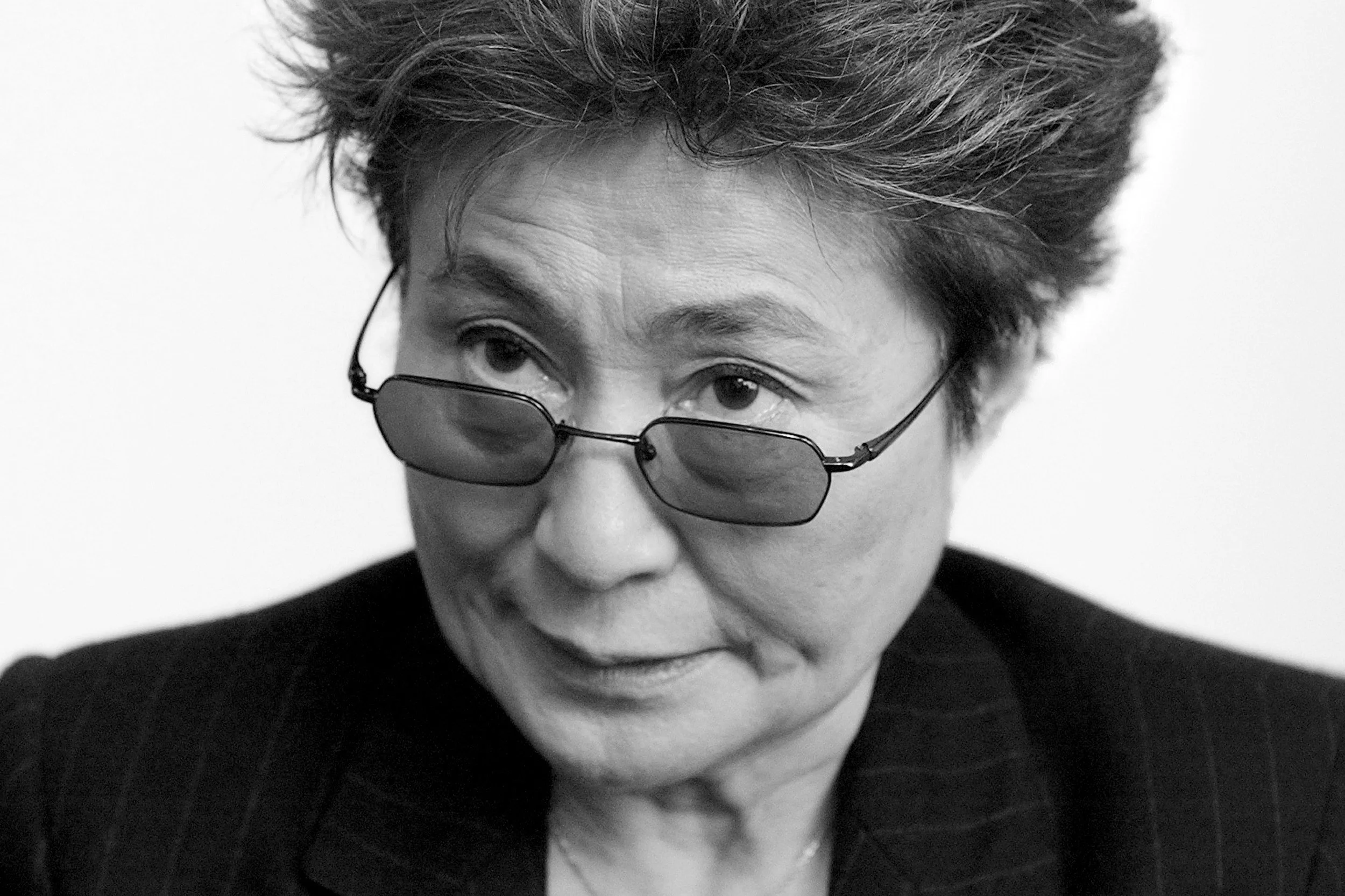 2002 10 9 Yoko Ono XNYR401 BW.JPG