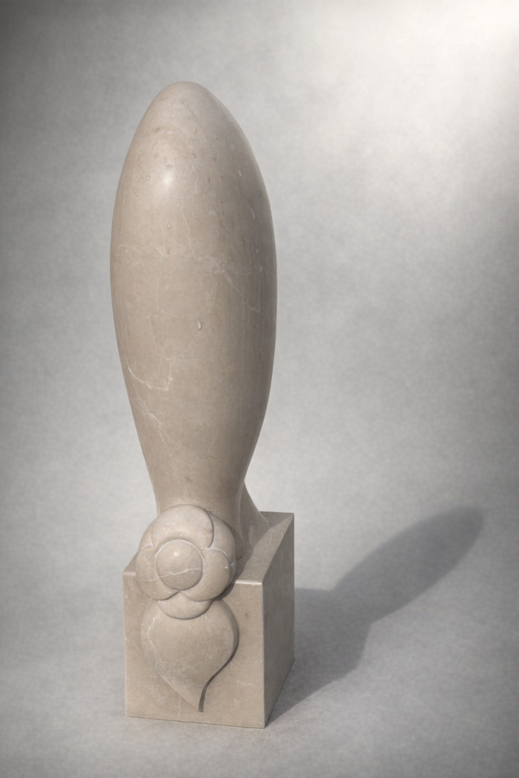 IRIS - Pierre calcaire (H 68 cm x L 16.5 cm x P 23 cm)