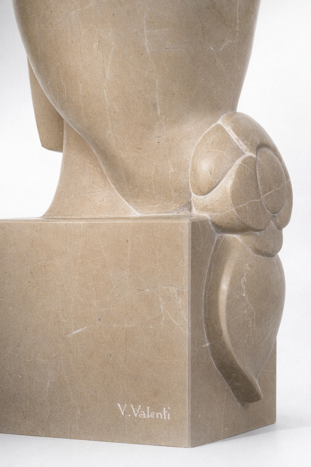 IRIS - Pierre calcaire (H 68 cm x L 16.5 cm x P 23 cm)