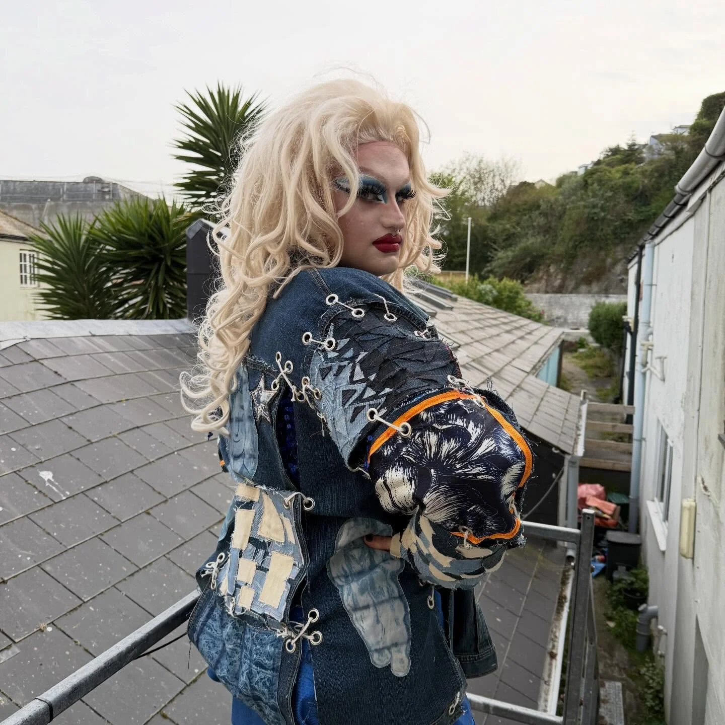 Drawn Through Stitch

Some garments are worn. Others tell stories.

Made from up-cycled denim, cyanotype illustrations, eyelets and stitched-together fragments of personal narratives.

A wearable archive of memory, identity and queer experience.

Rec