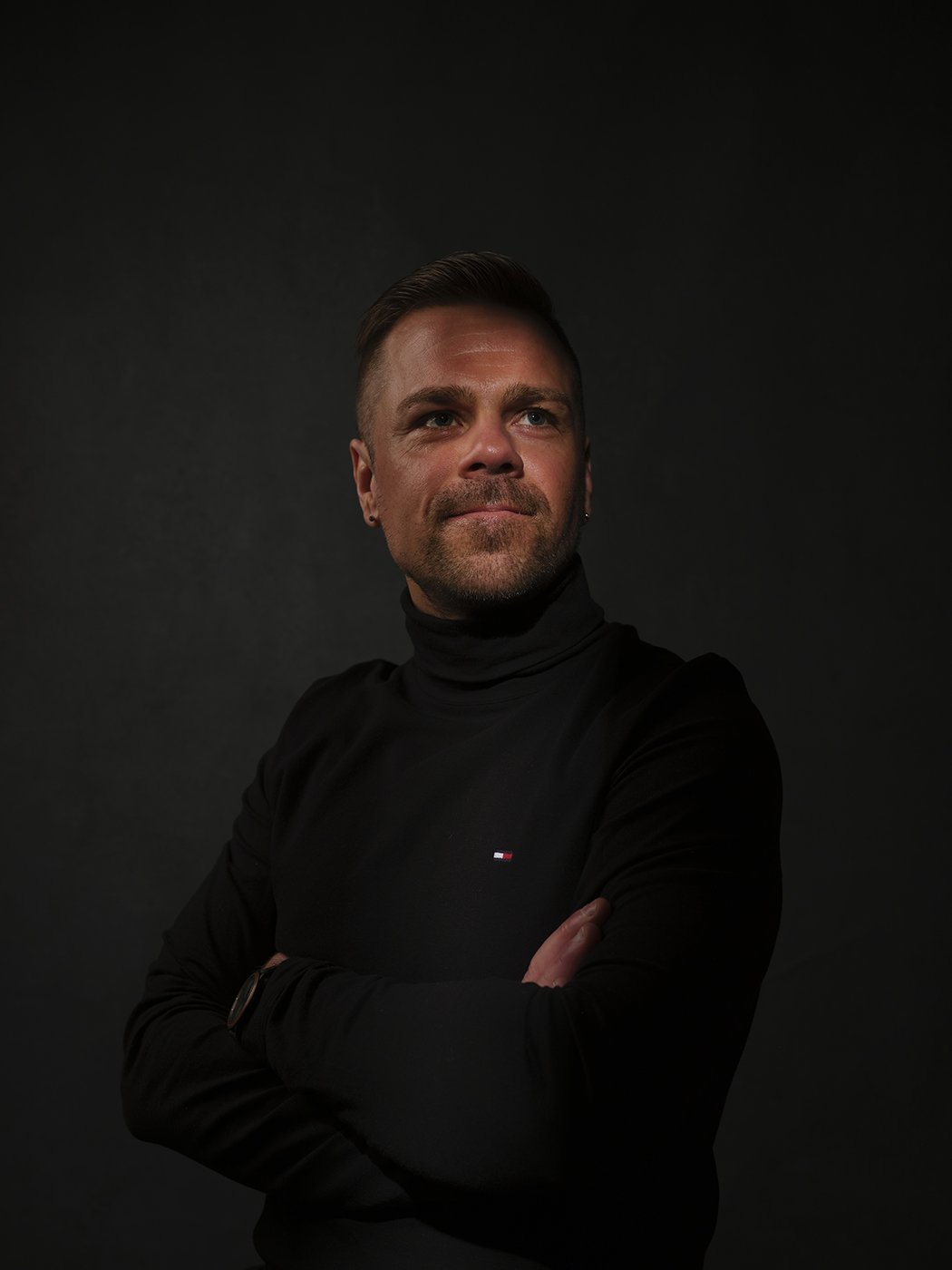 Profiilikuvaus studiossa. Tamperelainen valokuvastudio.