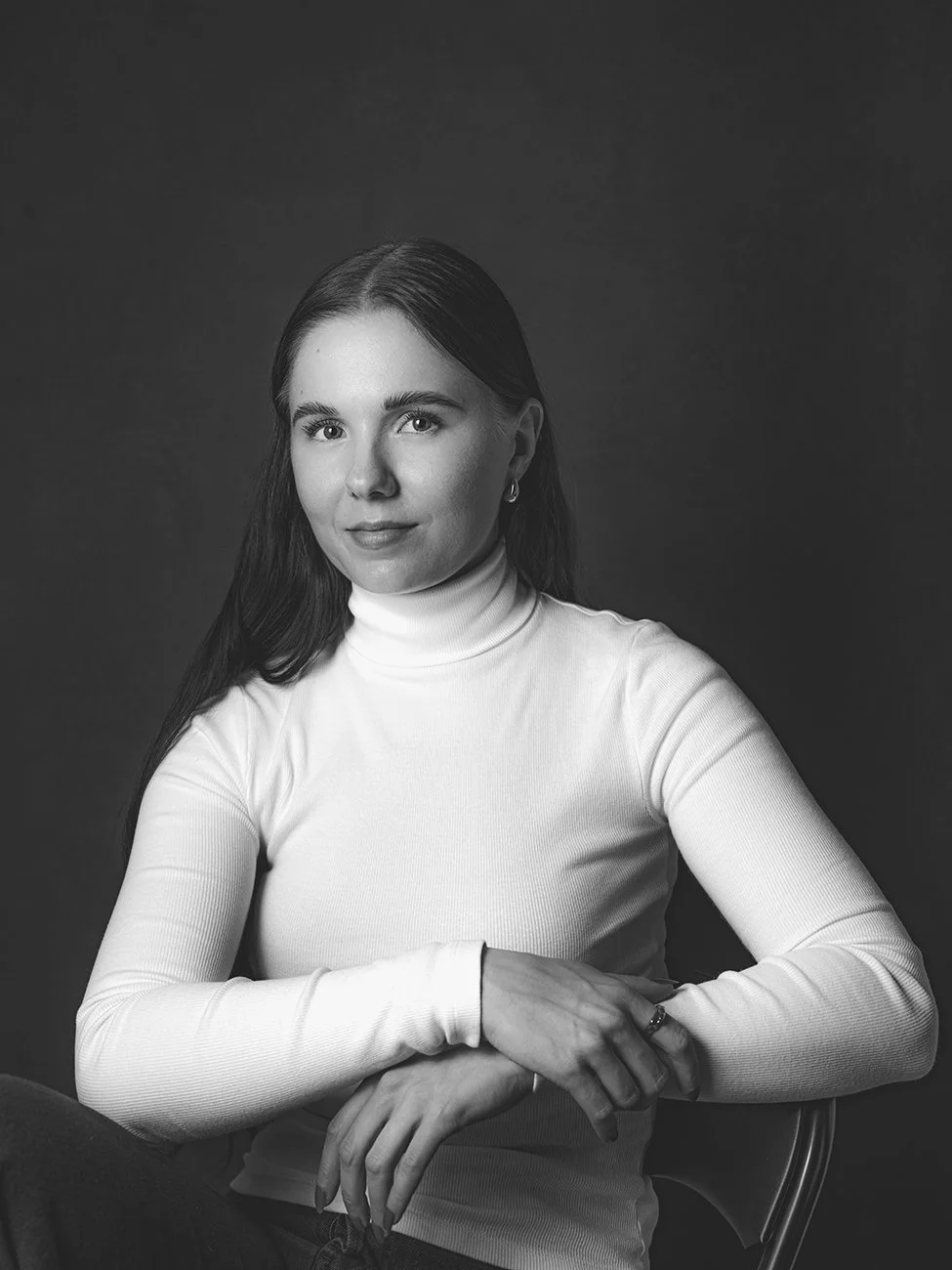 Mustavalkoisia valokuvia studiossa. Studio Nyyssönen Tampereen Tammelassa.