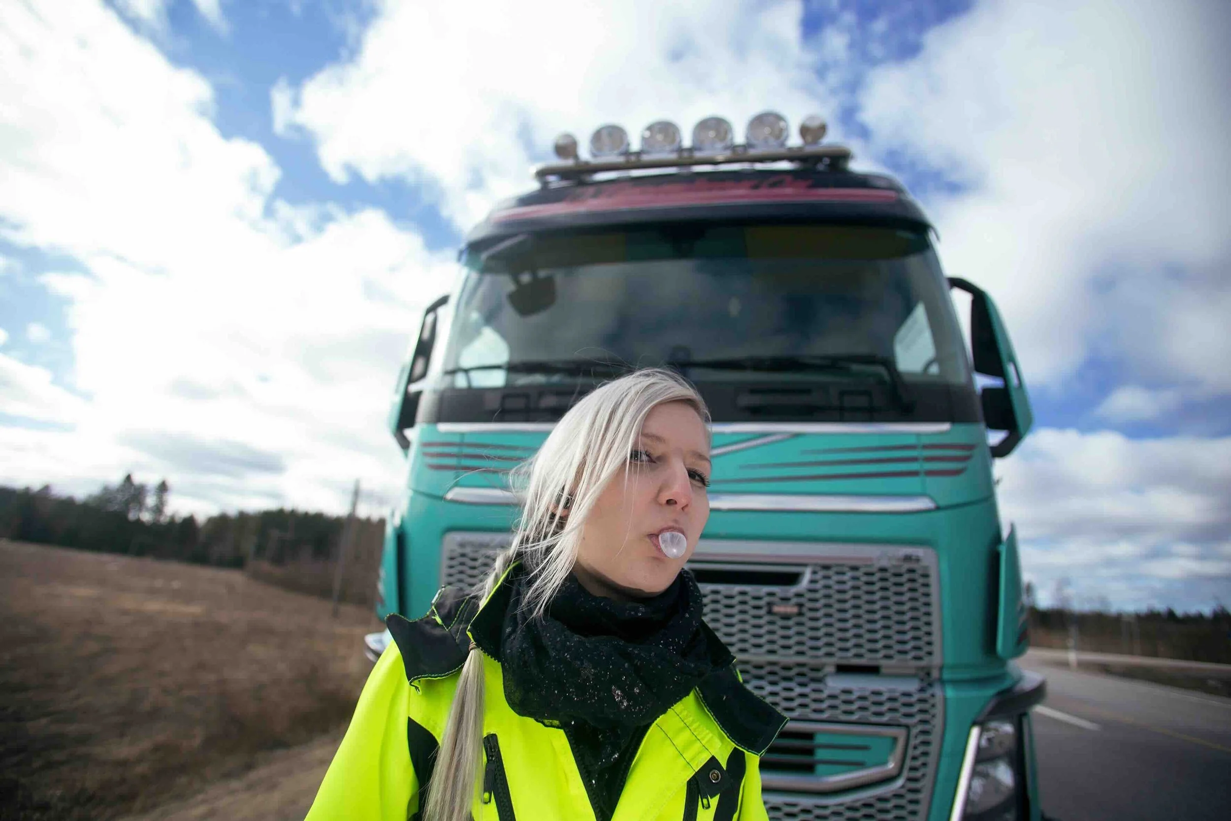 ®Mikko_Suutarinen_WomenTruckers.jpeg