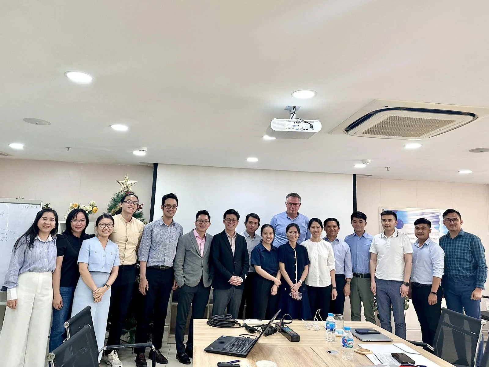 MONASH UNIVERSITY EXPERTS VISIT HOPE RESEARCH CENTER, MY DUC HOSPITAL