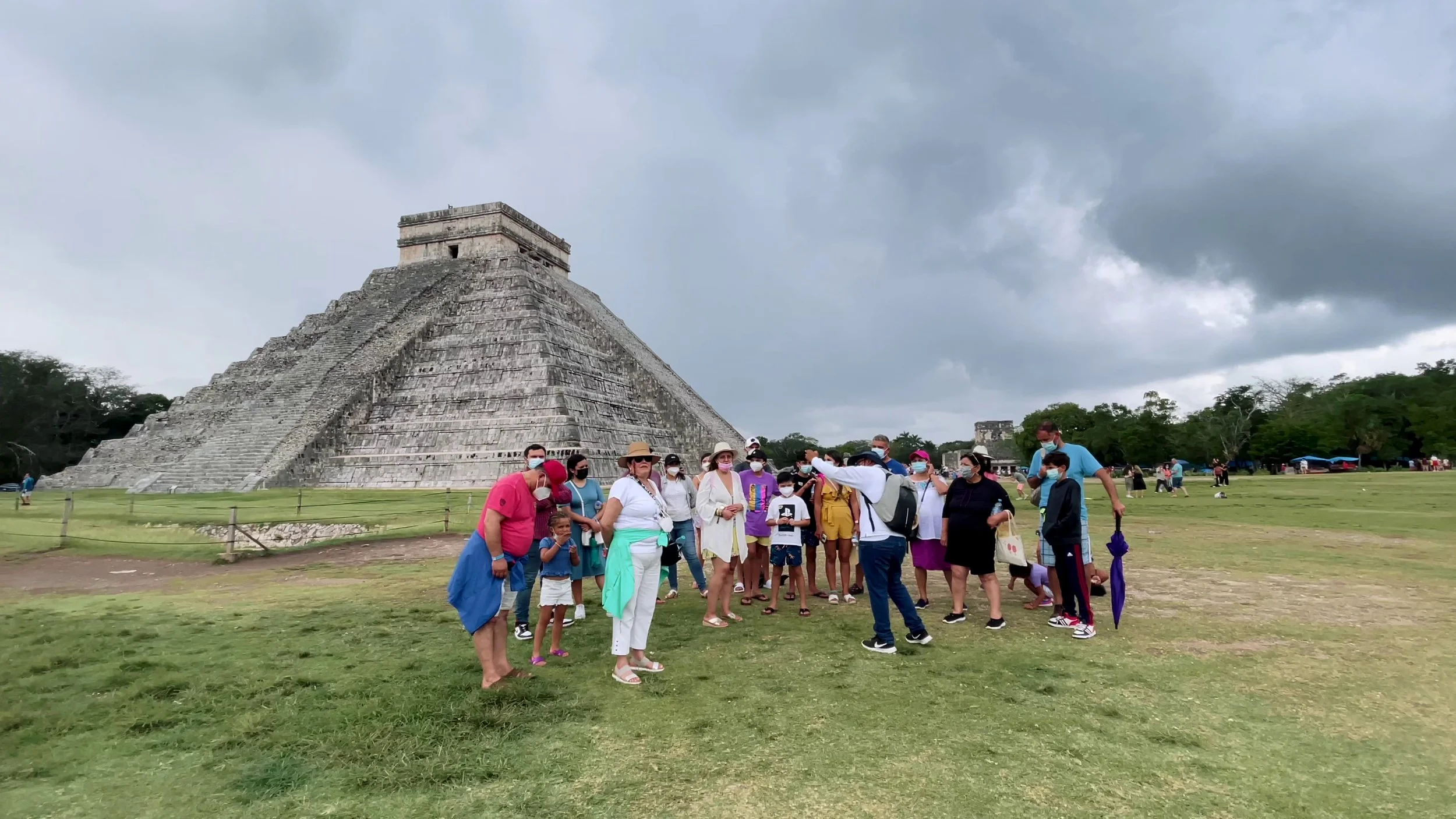 chichen-itza-mexican-tour-guide-talking-with-group-of-tourists-gimbal-SBI-351141744.jpg