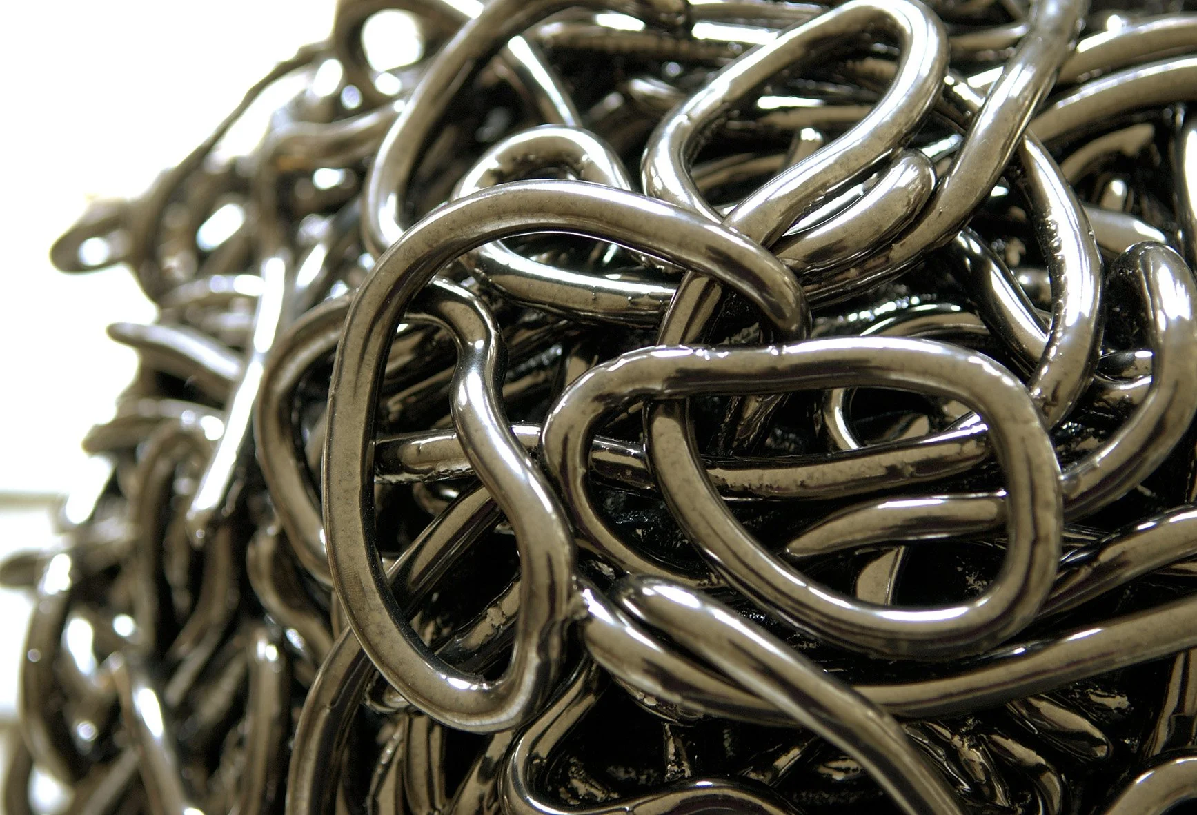 Wire, 2004, ceramic, glaze (image Griet Dekoninck)