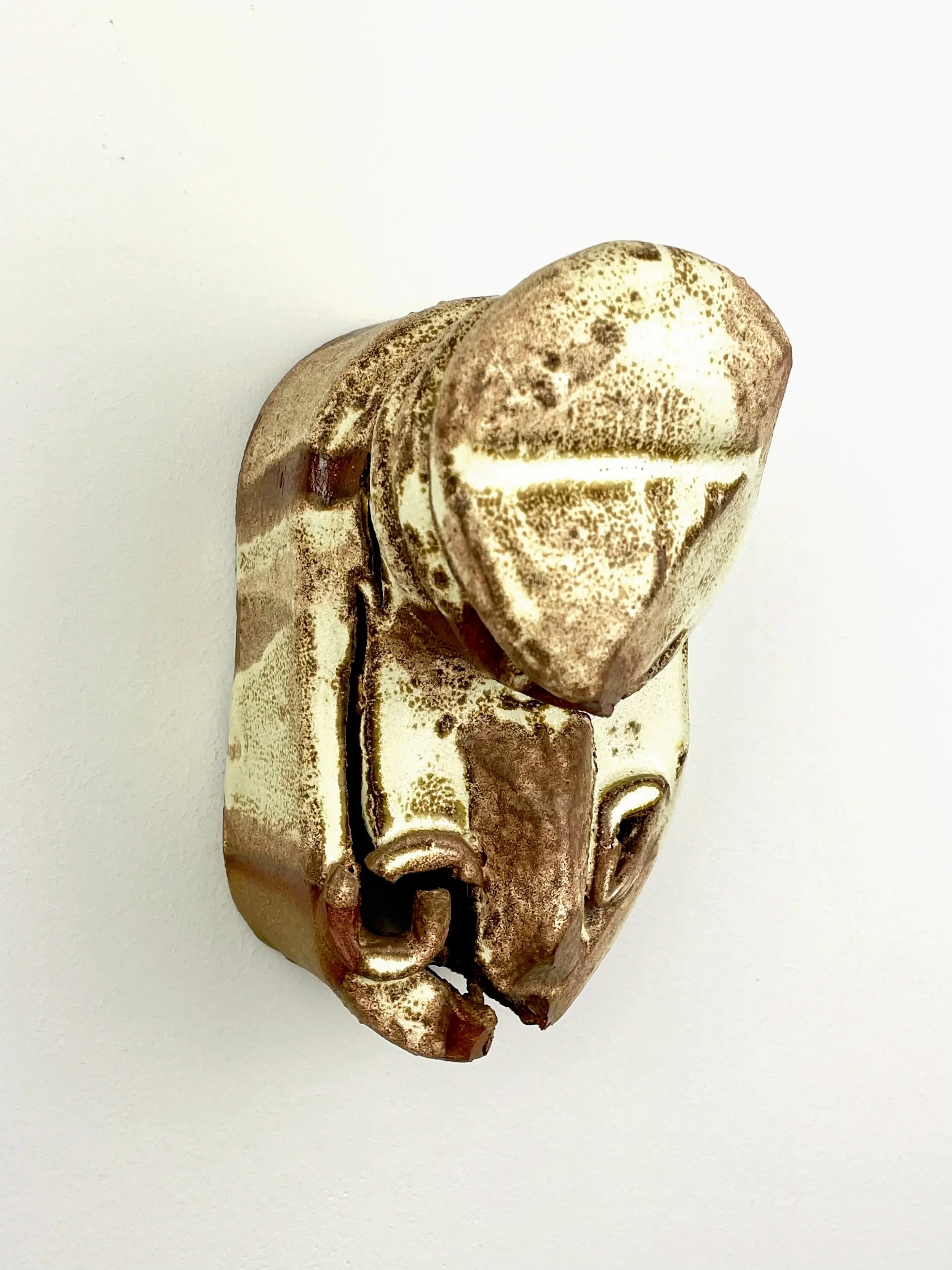 Untitled, 2025, ceramic, glaze, 15 x 9,5 x 16,5 cm