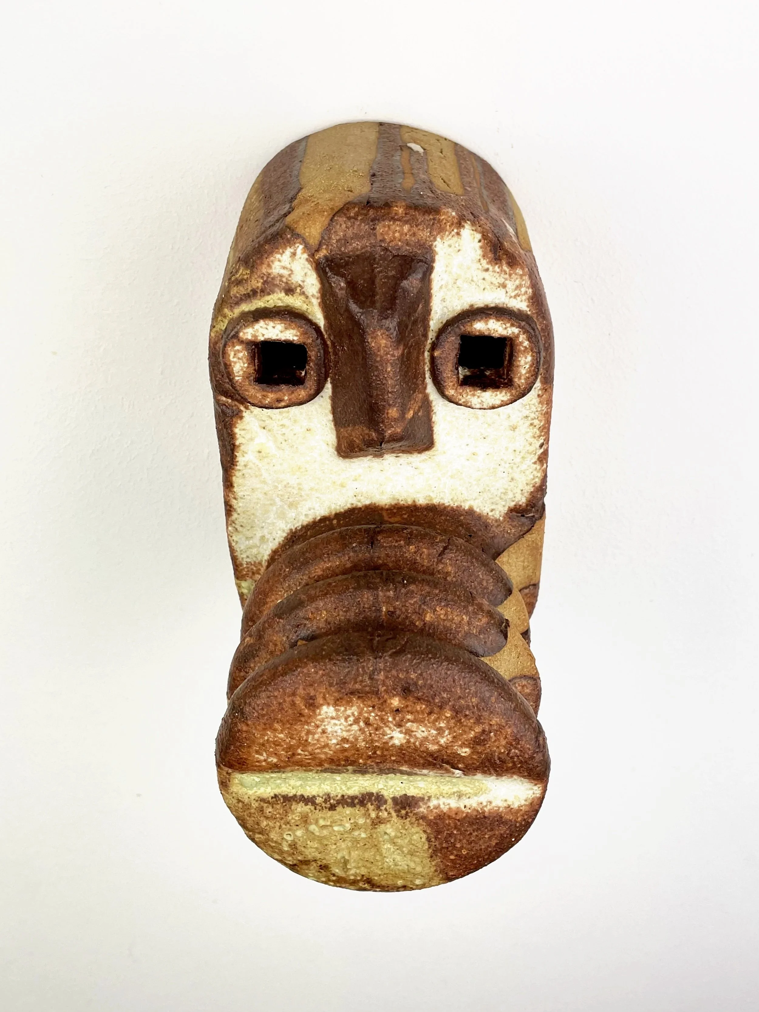 Untitled, 2025, ceramic, glaze, 15 x 9,5 x 16,5 cm